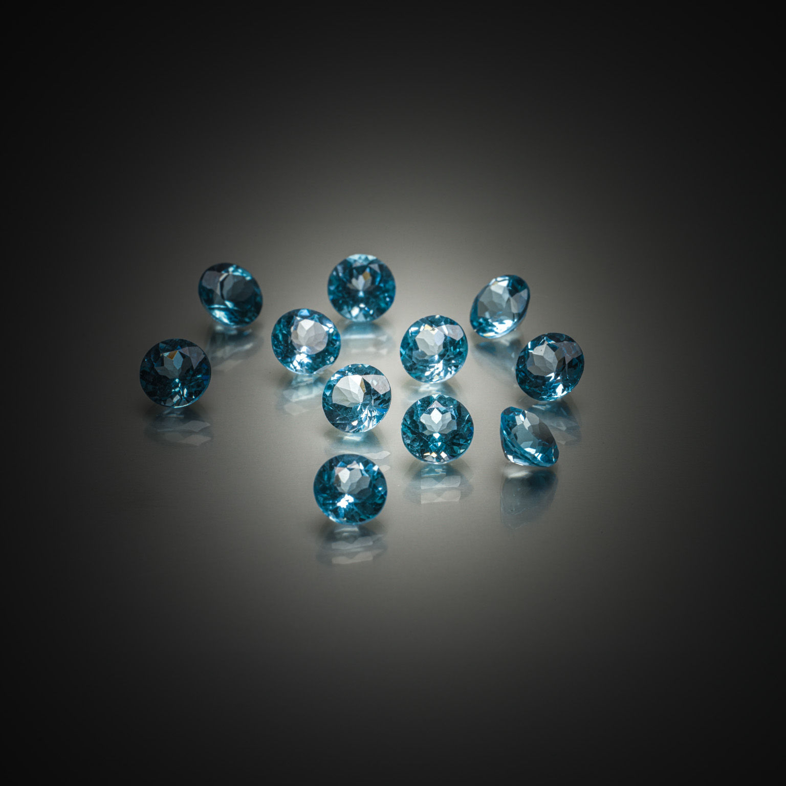 Grenat violet/rose rhodolite poire sur papier. - Lazuli