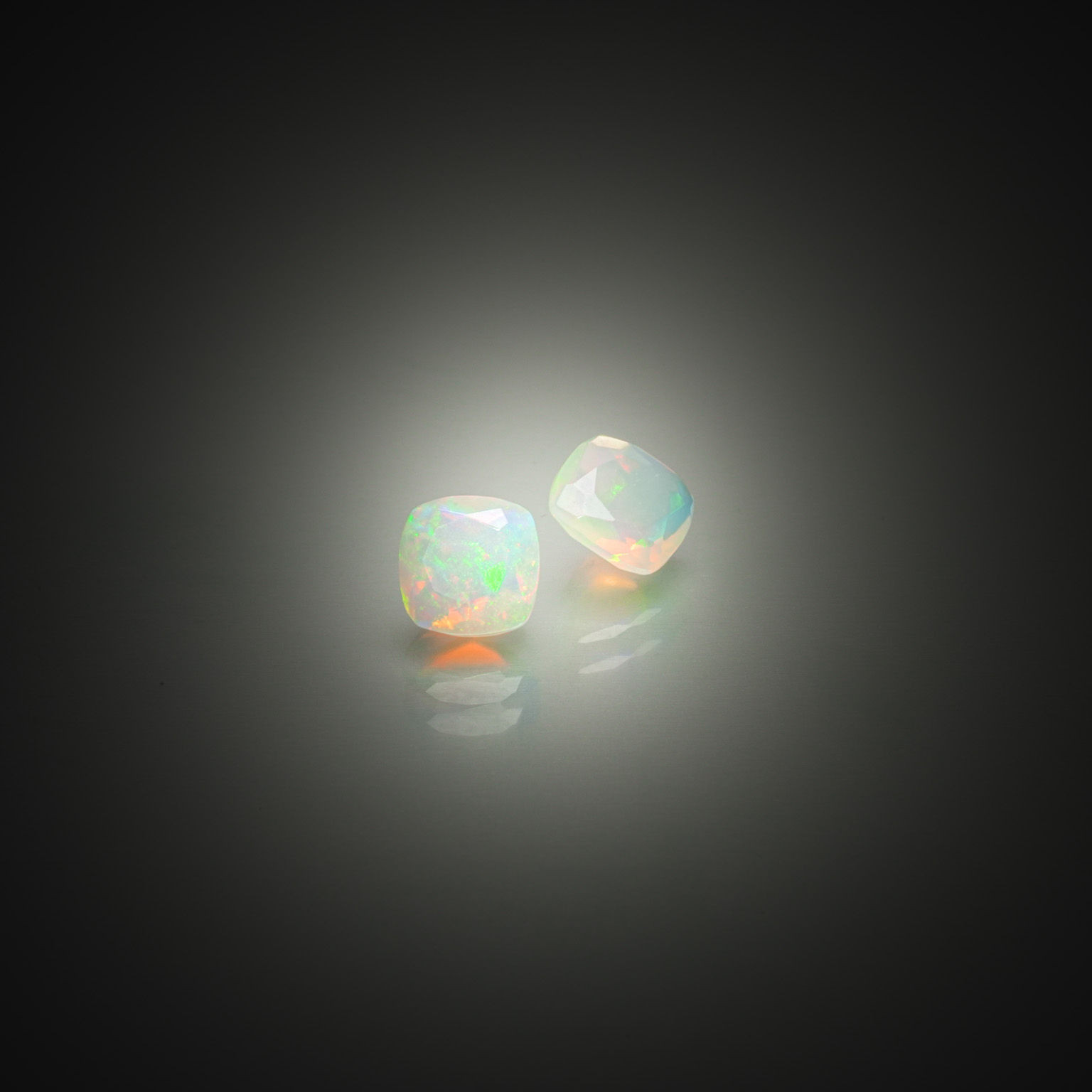 Prehnite ovale sur papier. - Lazuli