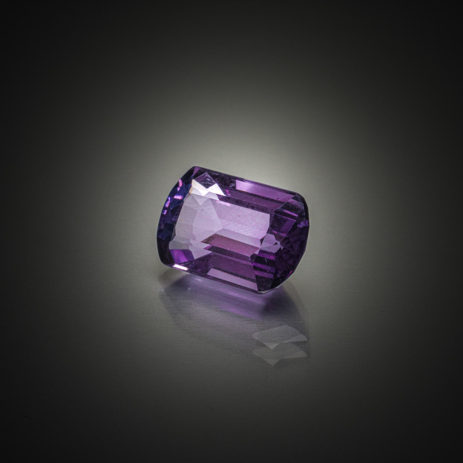 Saphir ovale sur papier. - Lazuli