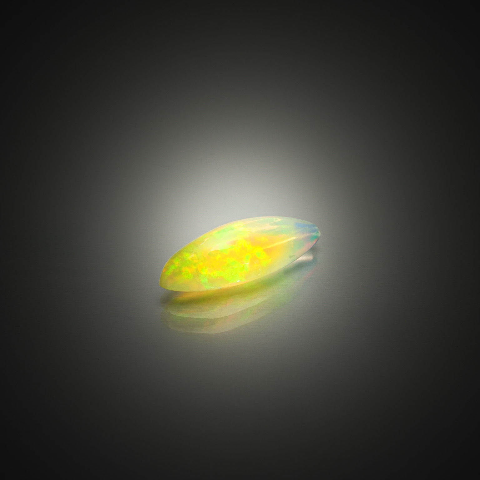 Appairage d’opales poires cabochons sur papier. - Lazuli