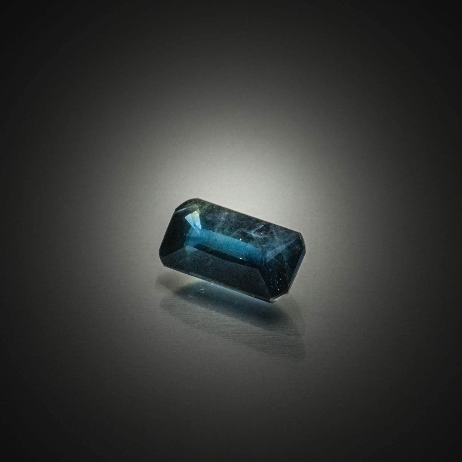 Lot de saphirs orange ronds sur papier. - Lazuli