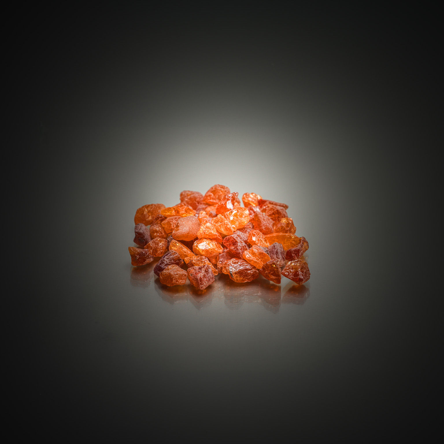 Appairage d’opales ovales cabochons sur papier. - Lazuli