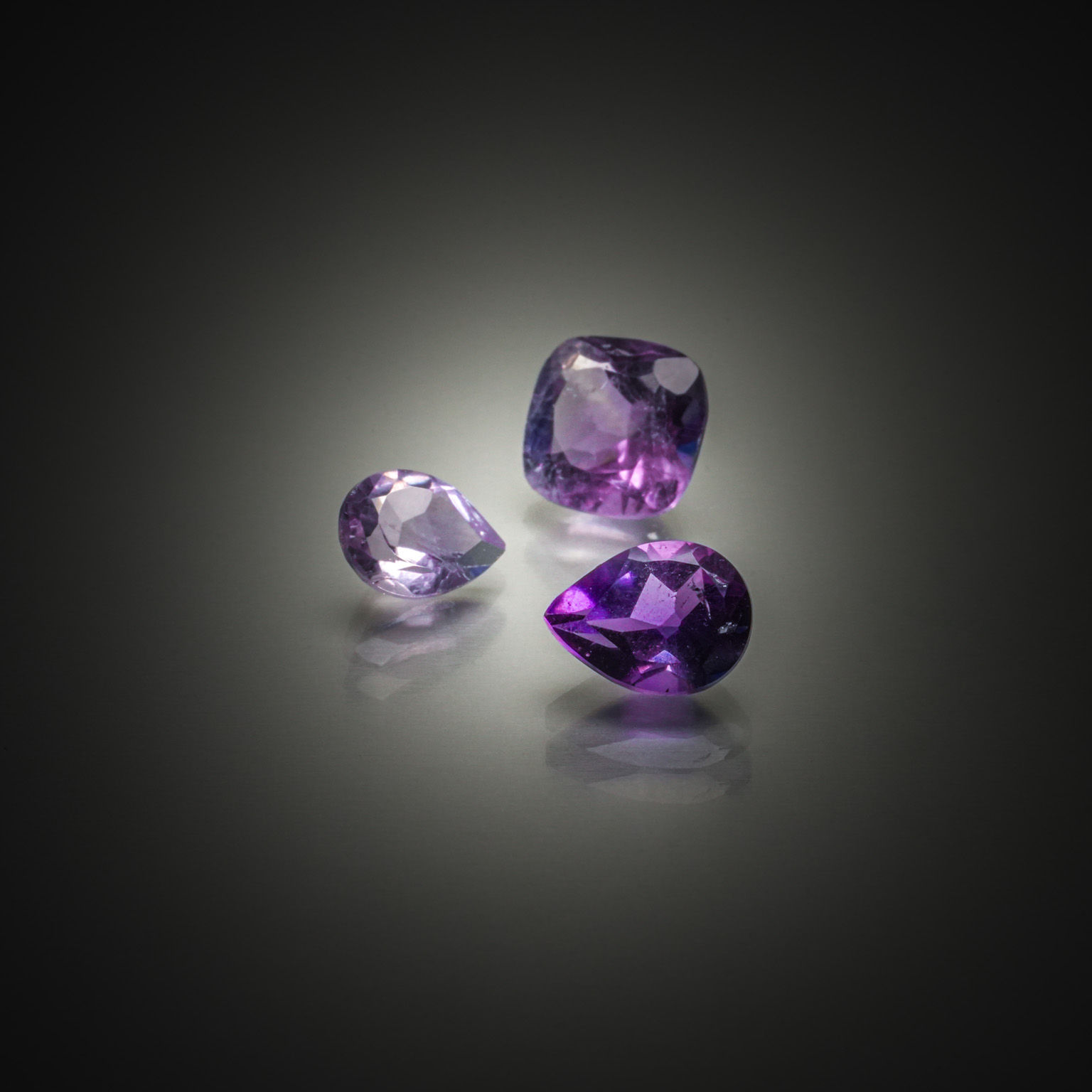 Rubis ovale sous scellé. - Lazuli