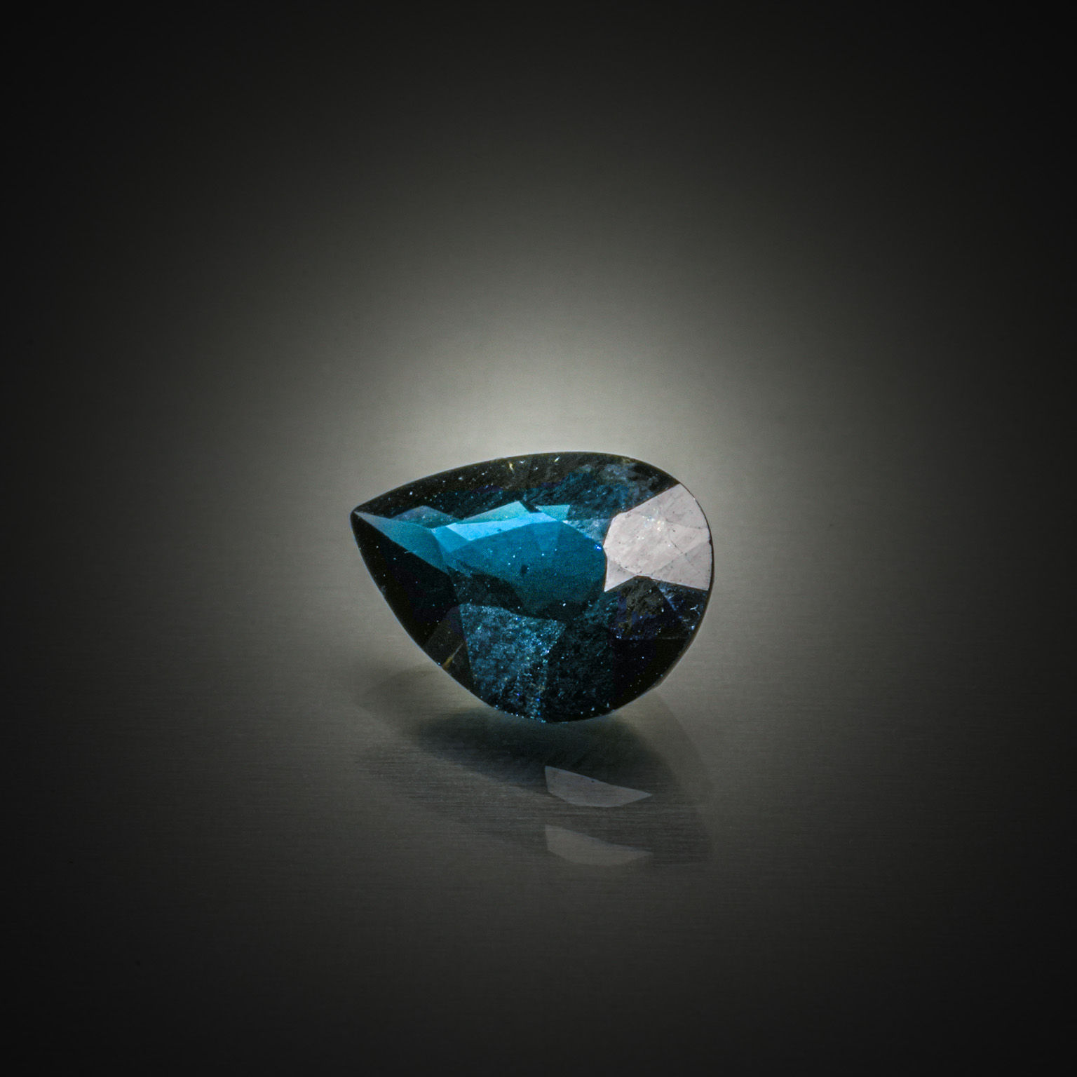 Lot de saphirs jaunes ronds sur papier. - Lazuli