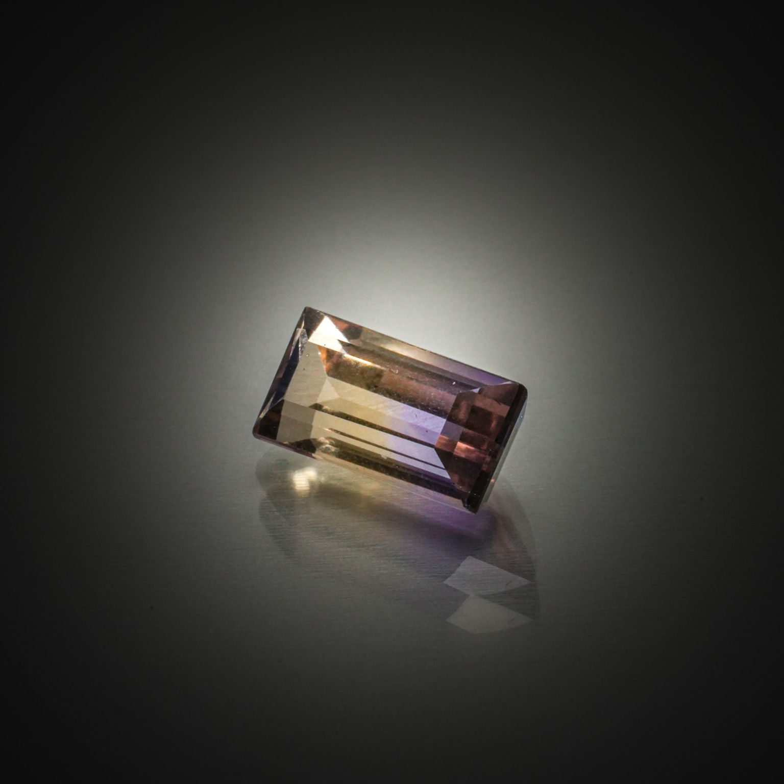 Lot de diamants caramels ronds sur papier. - Lazuli