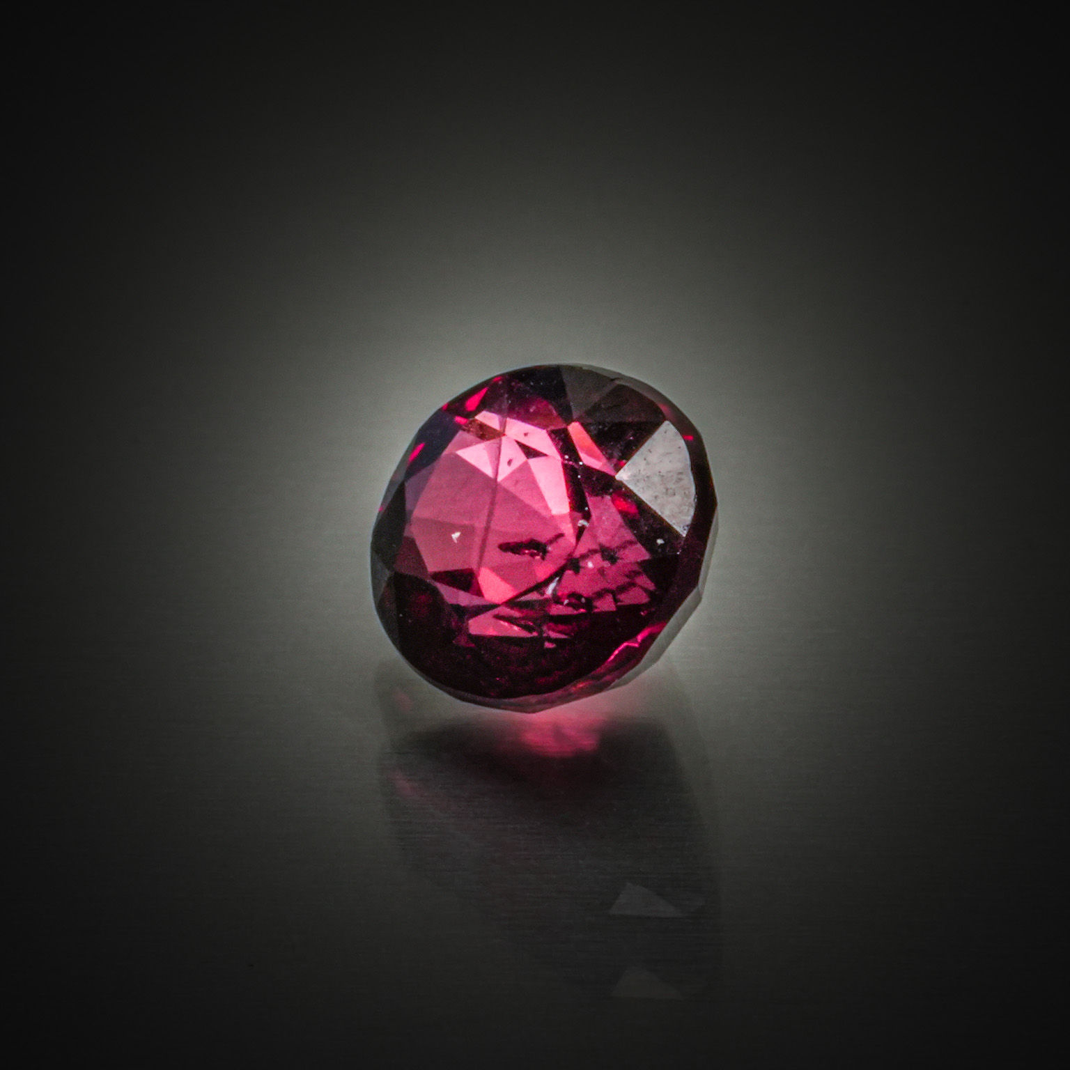 Topaze mystique ovale sur papier. - Lazuli