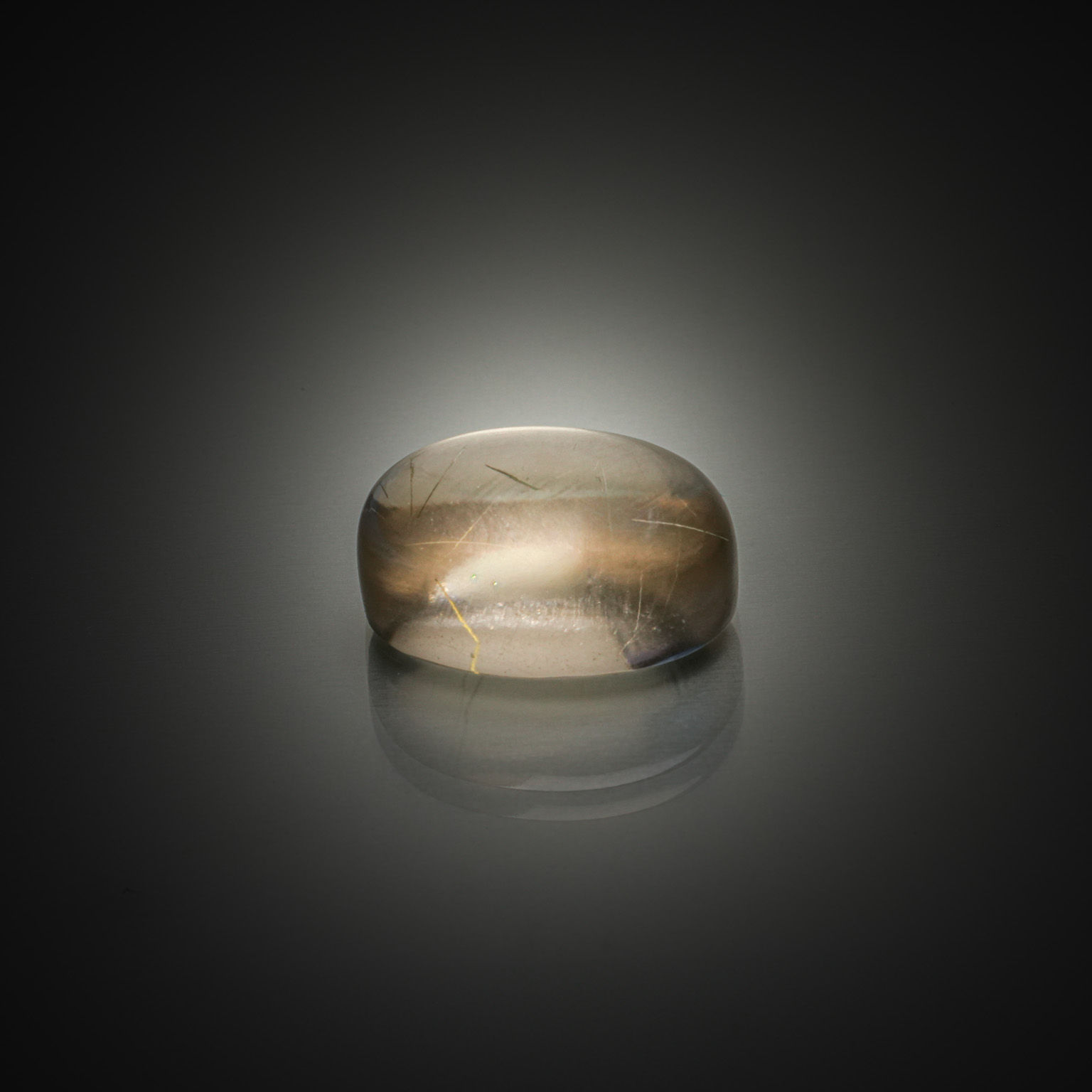 Saphir rectangulaire à pans coupés sur papier. - Lazuli