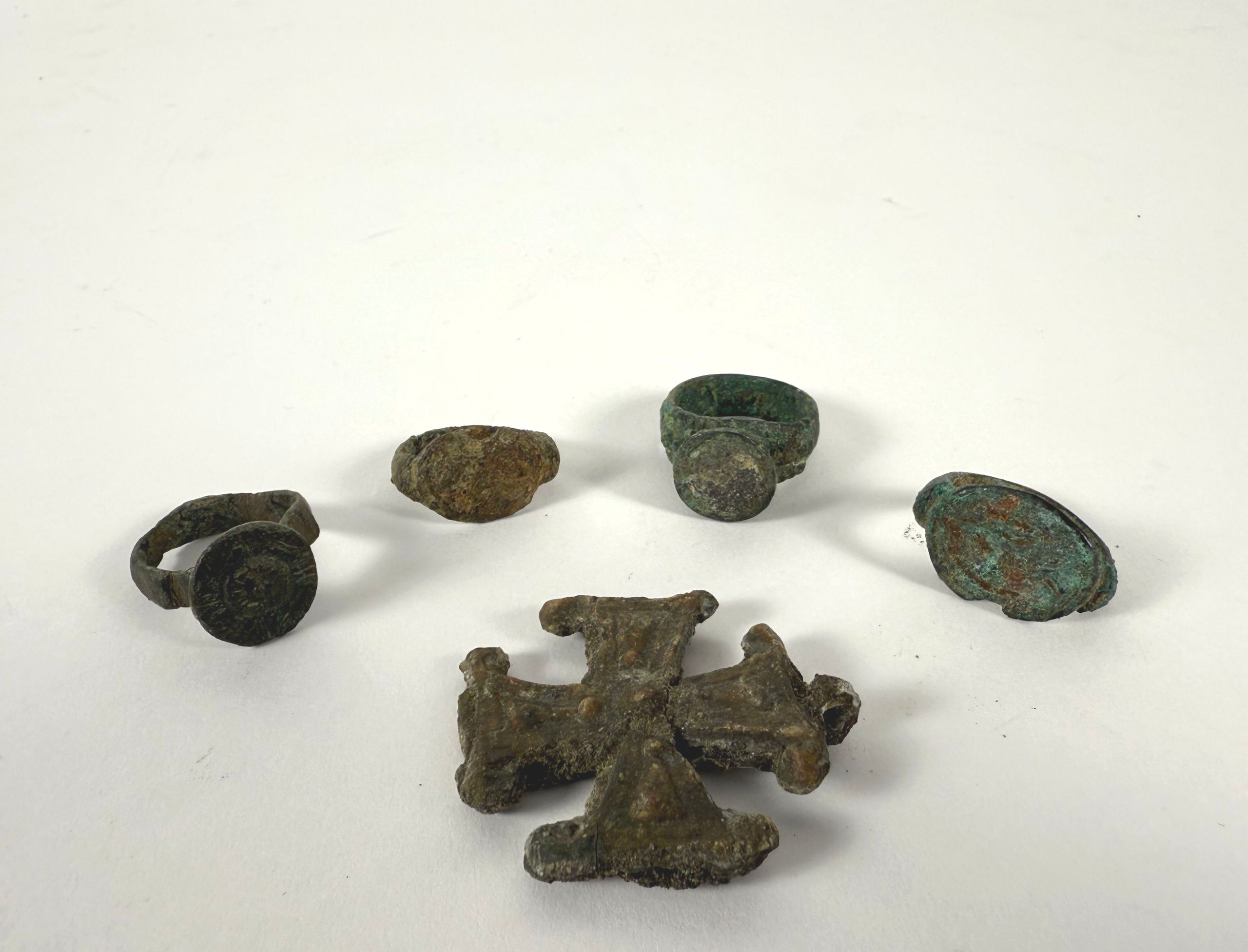 Bracelet en argent (925 millièmes) à motifs géométriques et orné de tourmalines. - Lazuli