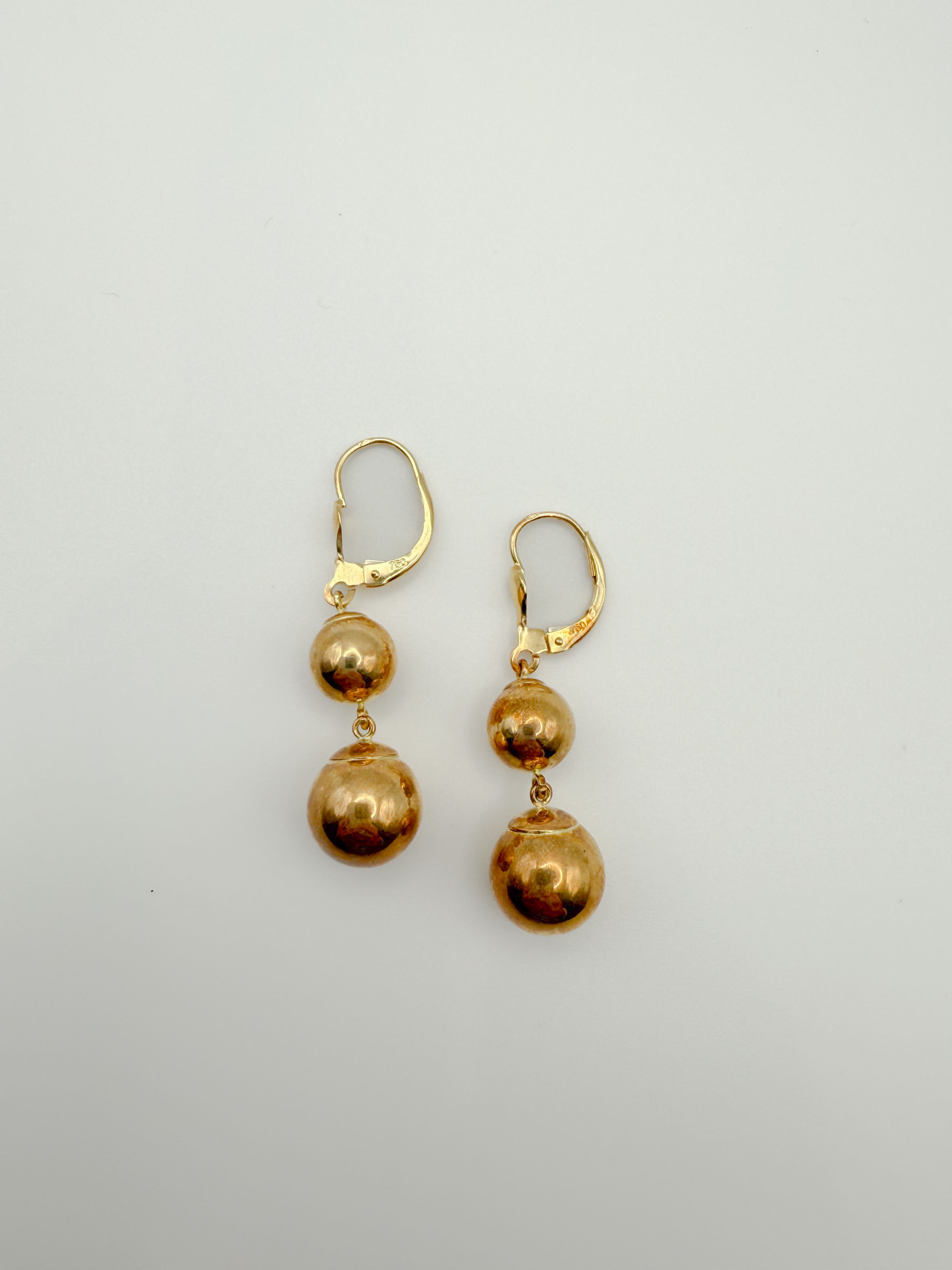 Bague en or jaune (750 millièmes) ornée d&rsquo;une intaille de cornaline représentant le profil d&rsquo;un moine. - Lazuli