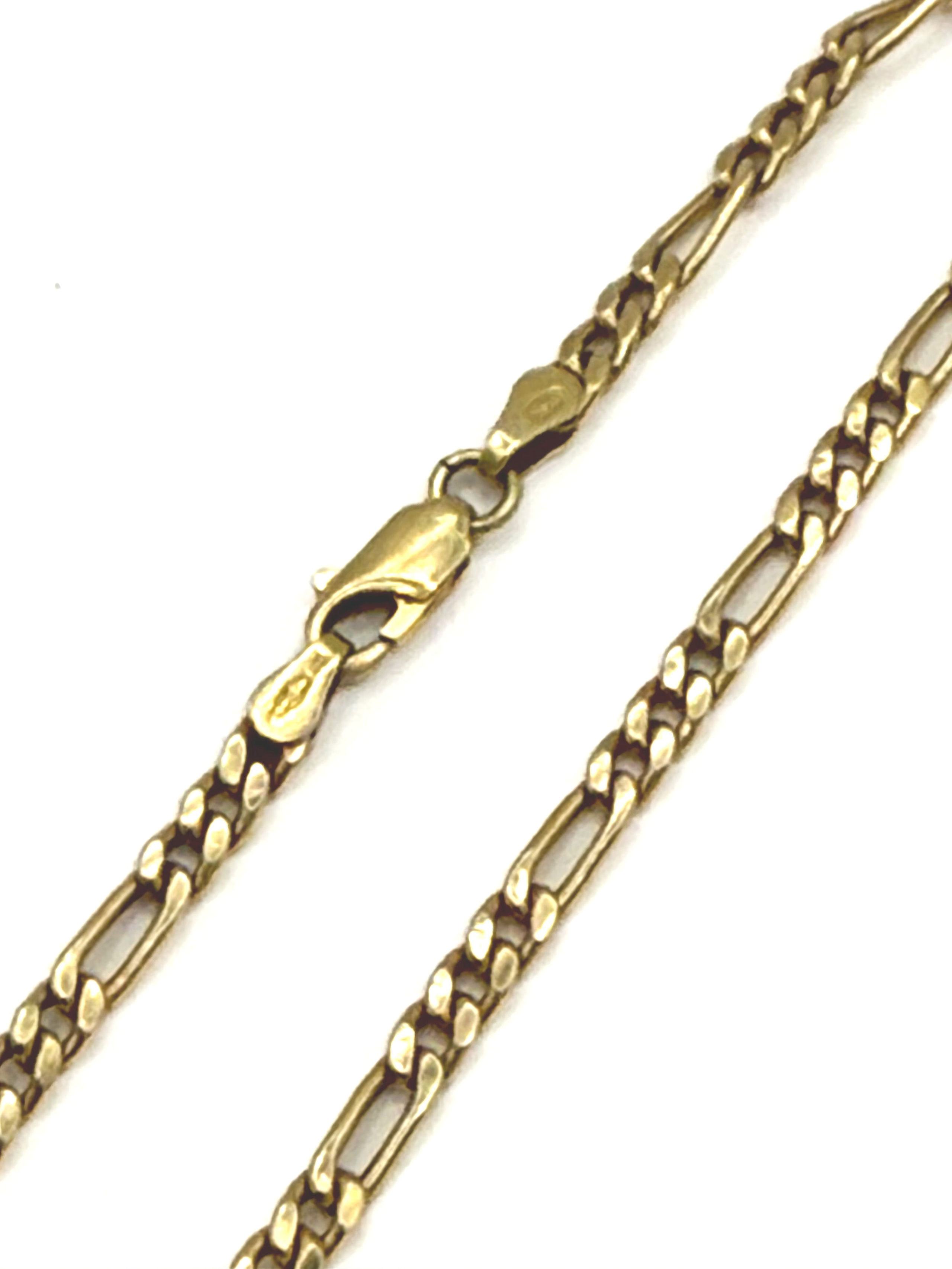 Paire de boucles d&rsquo;oreilles en or jaune (750 millièmes) ornée de cabochons de corail. - Lazuli