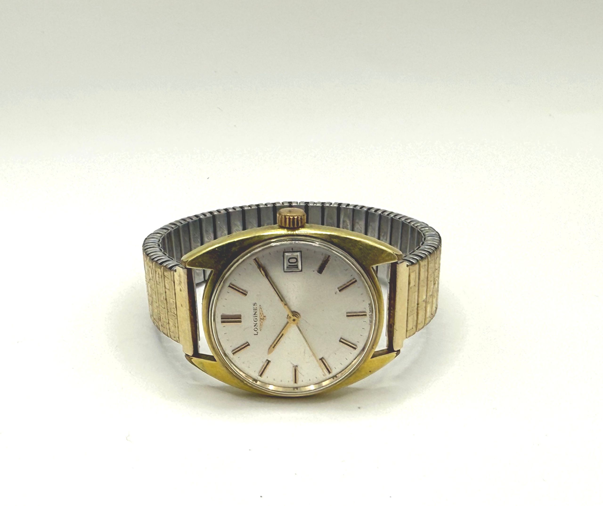 Bague en argent (925 millièmes) ornée d&rsquo;un important cabochon de turquoise entourée de deux lignes de diamants. - Lazuli