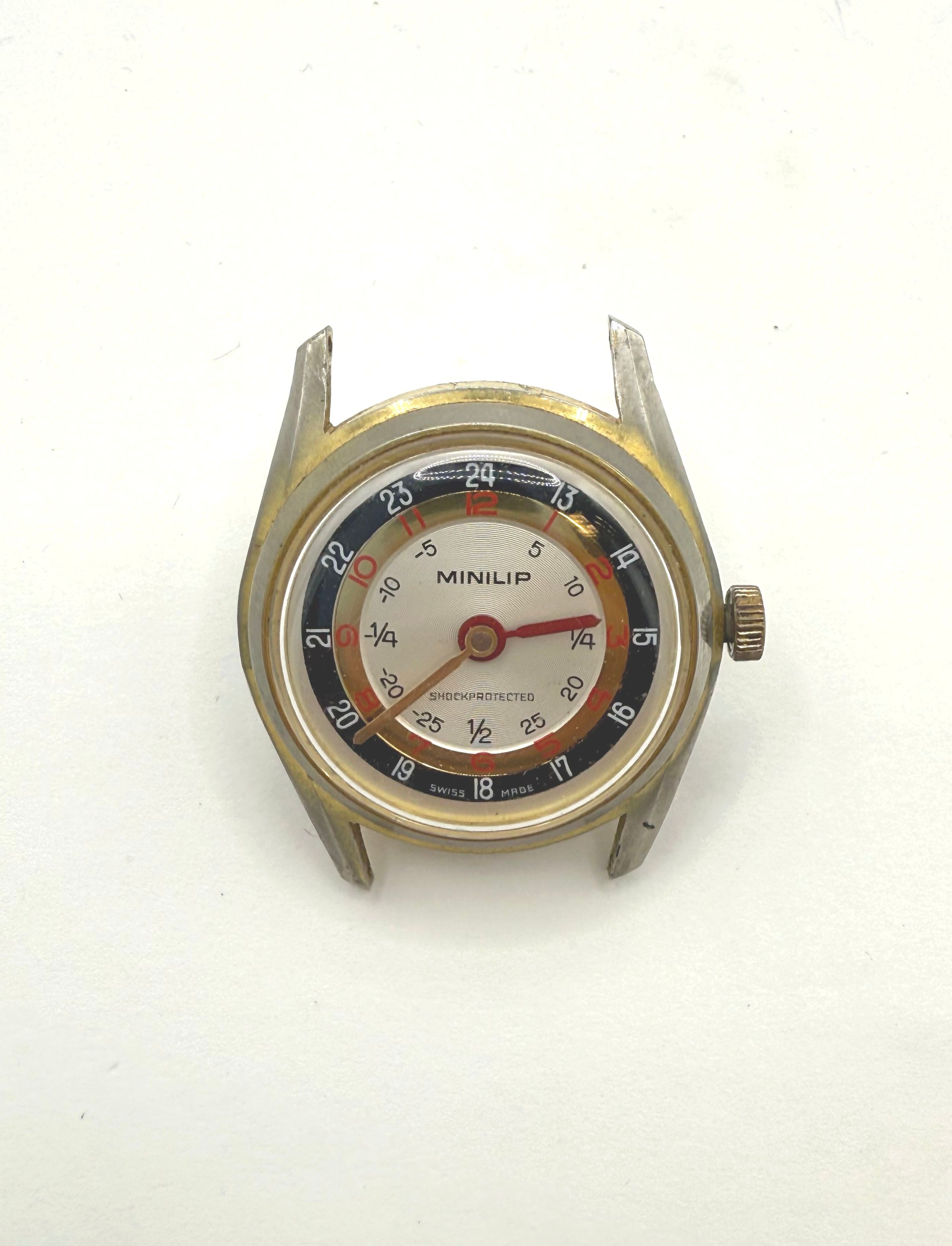 Bracelet d&rsquo;enfant en or jaune (375 millièmes)  rigide et ouvrant à décor cisellé. - Lazuli