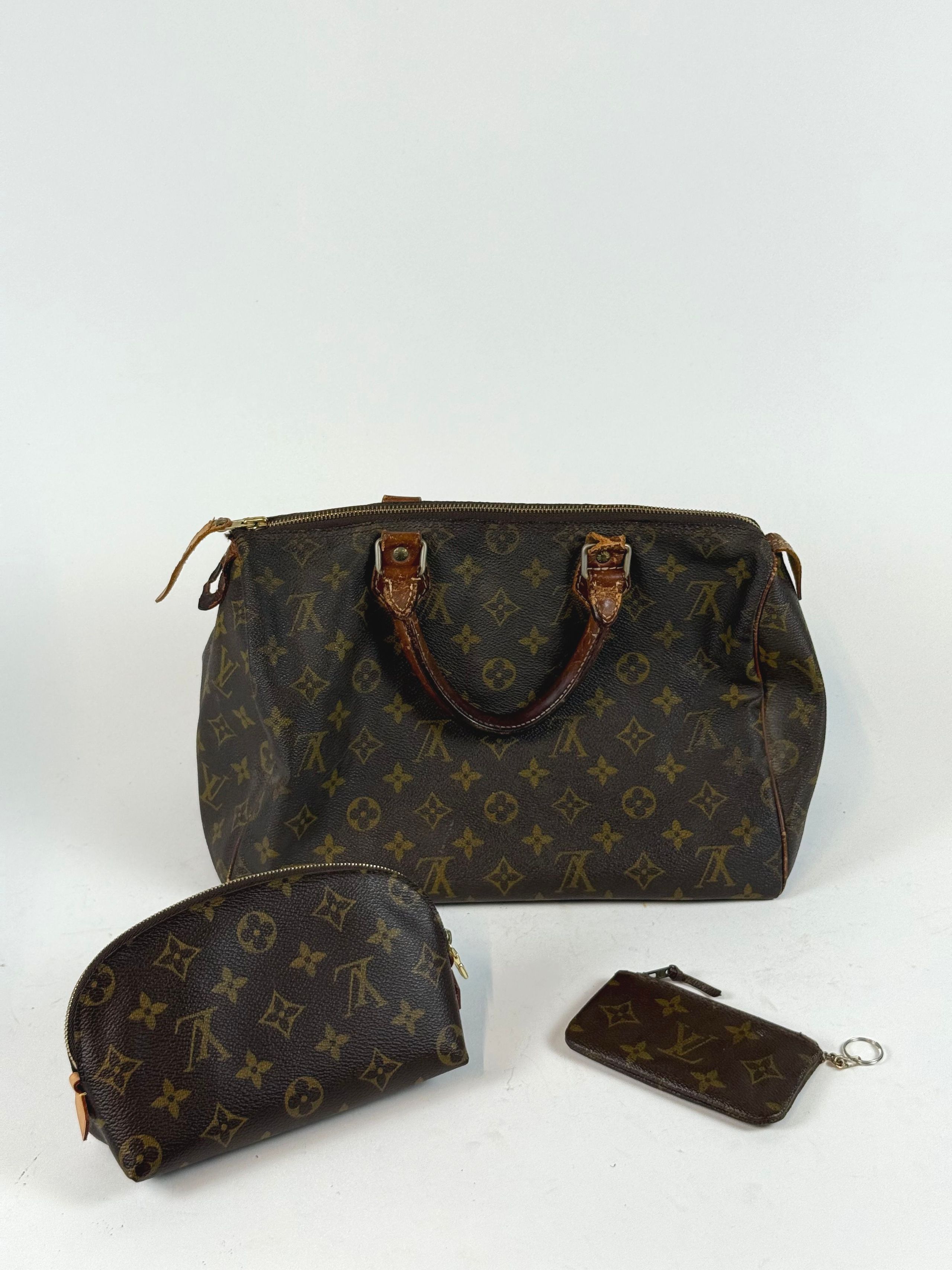 Pendentif en argent (925 millièmes) composé d&rsquo;un cabochon de quartz lemon, trois citrines rondes et ligne de diamants. - Lazuli