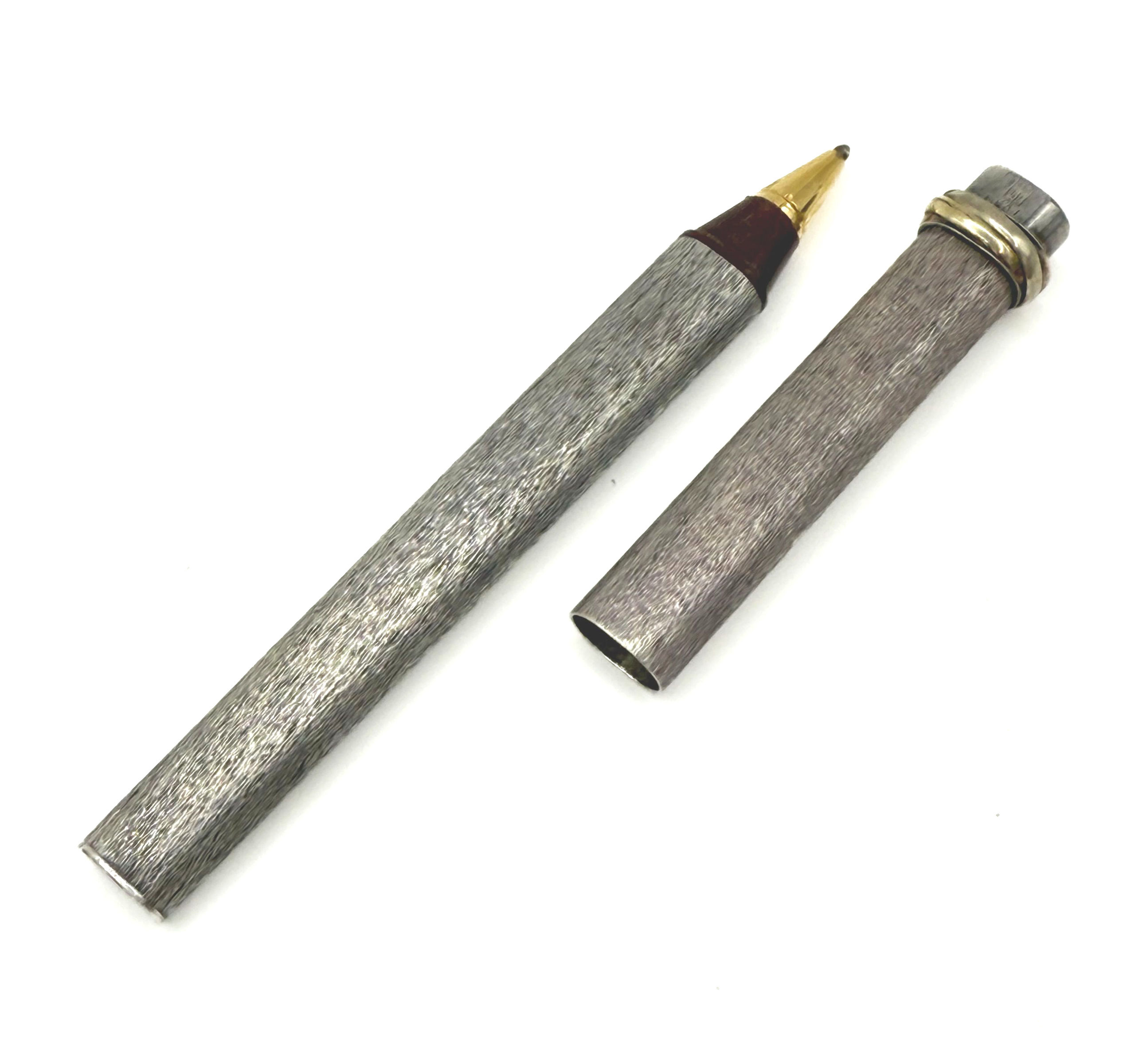 Lot de deux alliances en or rose (750 millièmes), l&rsquo;une gravée. - Lazuli