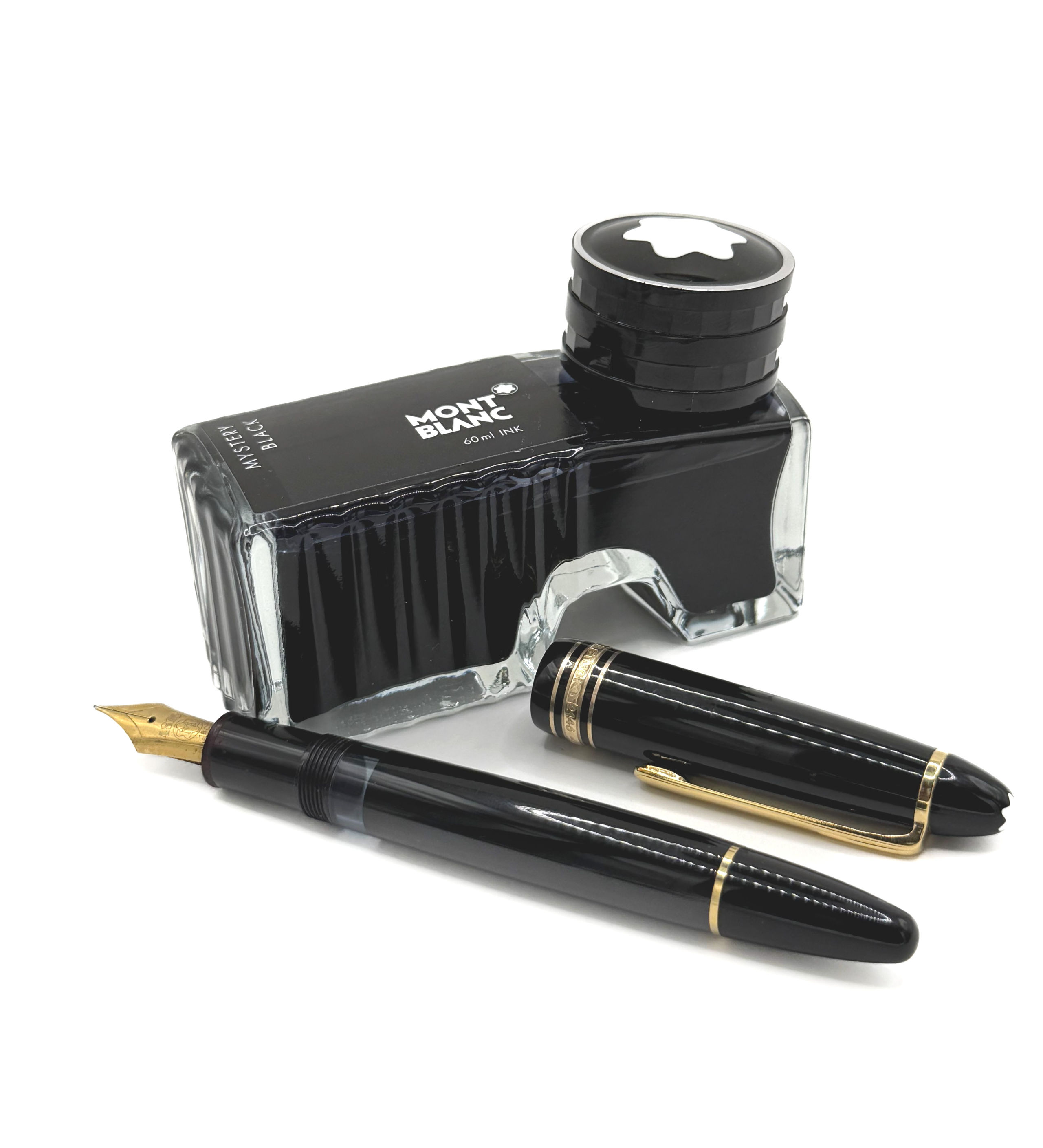 CESAREE Paris Important collier formé de dix rangs de quartz oeil de chat et perles noires fantaisie. - Lazuli