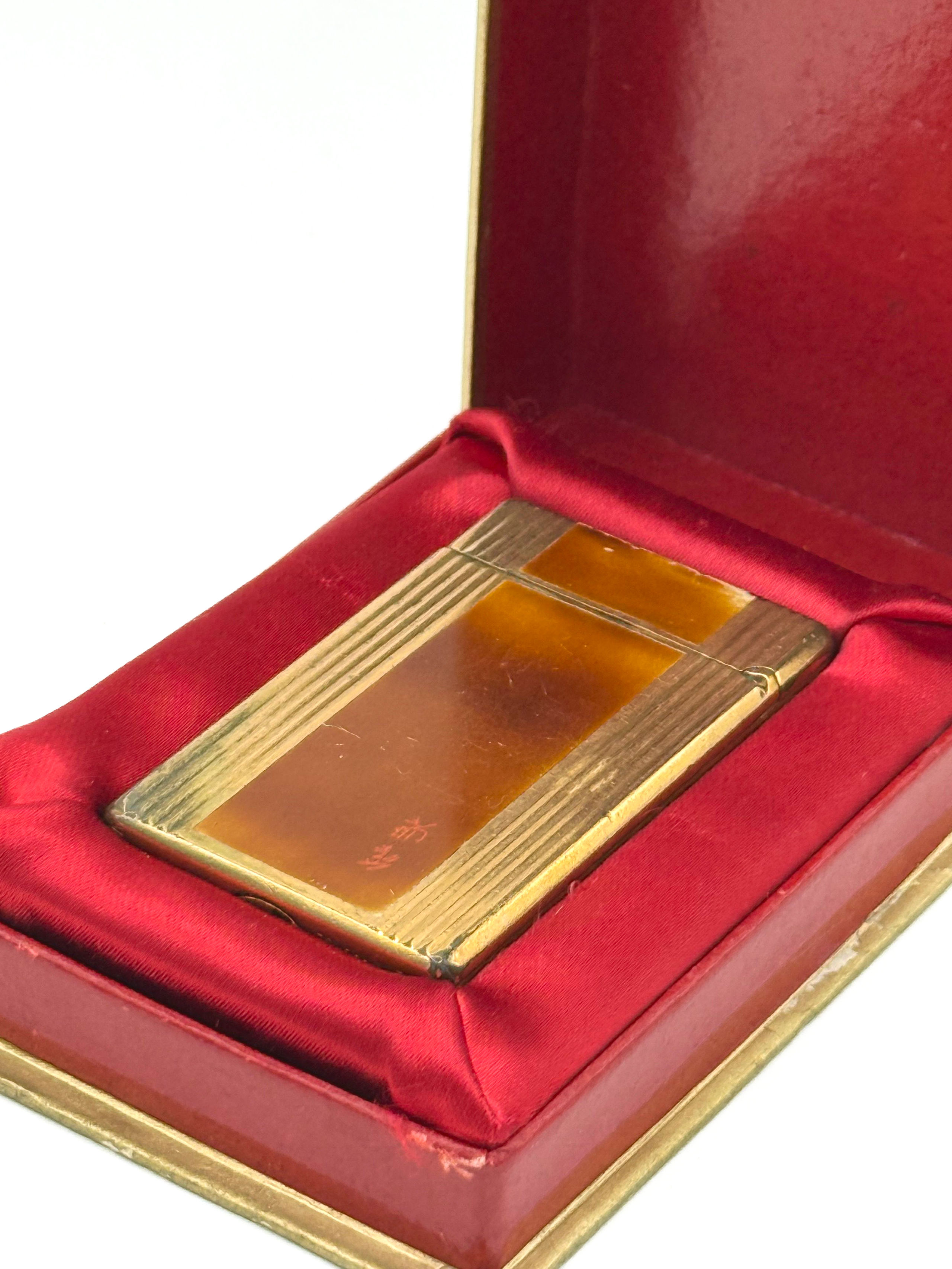 Pendentif en or jaune (750 millièmes) représentant homme ageunouillé armé. - Lazuli