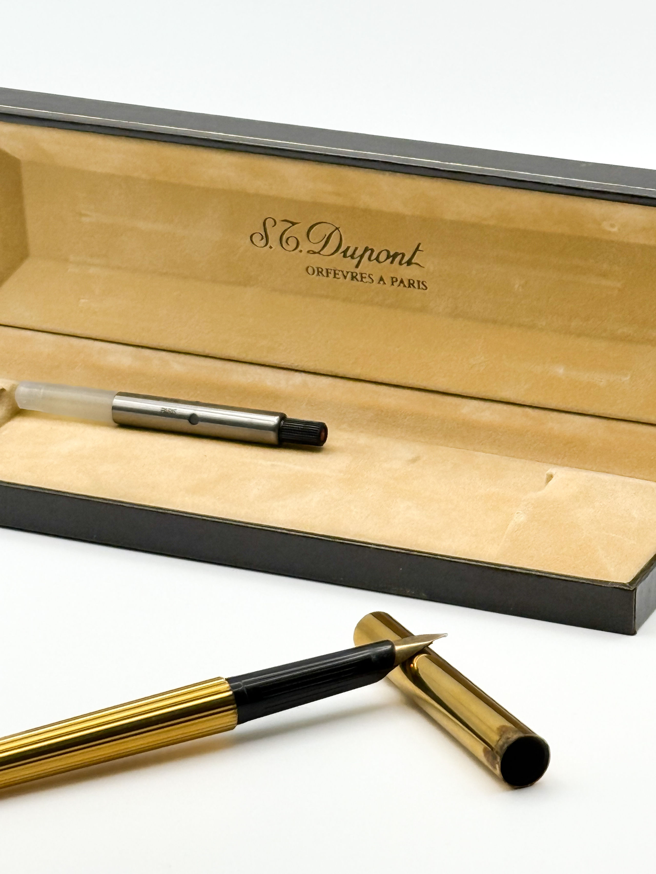 Boîte à bijoux en bronze argenté à décor en bas relief de cervidés et feuillages. - Lazuli