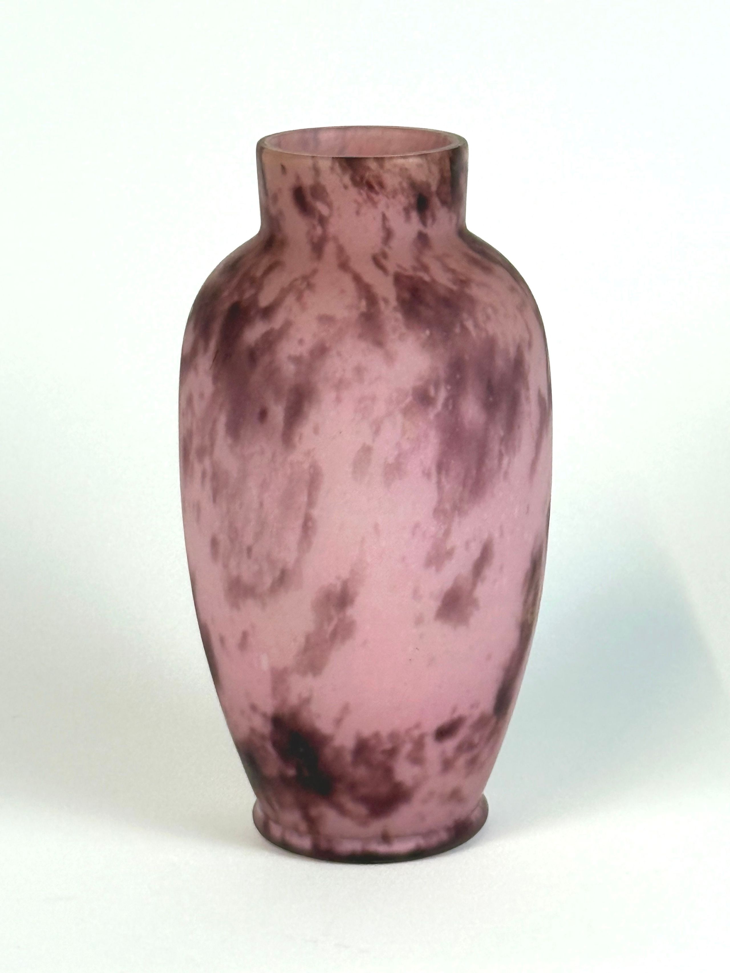 Collier en argent vermeillé à décor de gouttes de pierres taillées en briolettes et de sept plaques de calcedoine et six boules d&rsquo;ambre et topazes. - Lazuli