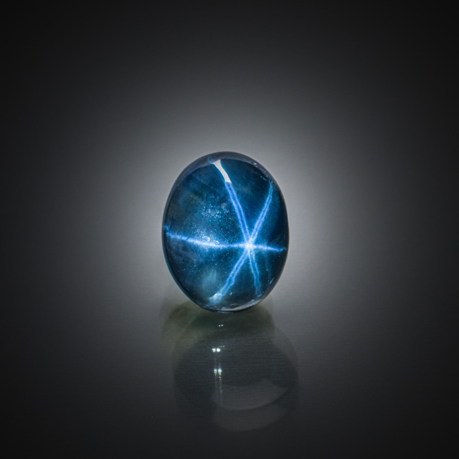 Rubis ovale sur papier. - Lazuli