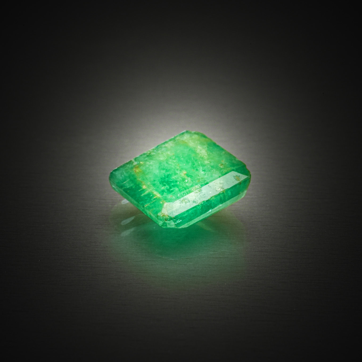 Lot de deux tourmalines ovales sur papier. - Lazuli