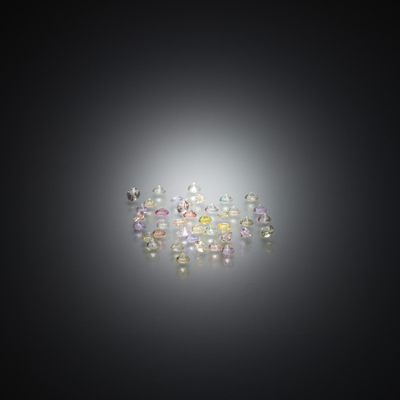Appairage de tanzanites coussins sur papier. - Lazuli