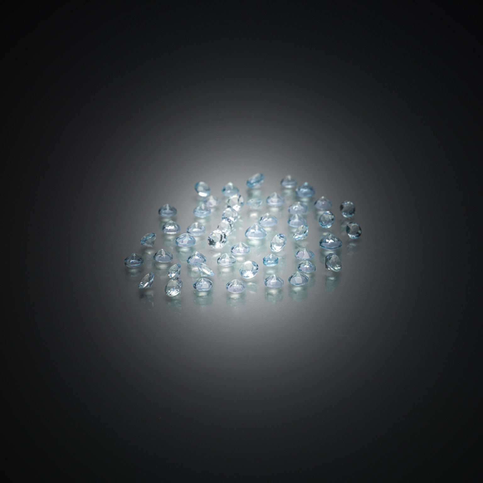 Rubis ovale sur papier. - Lazuli