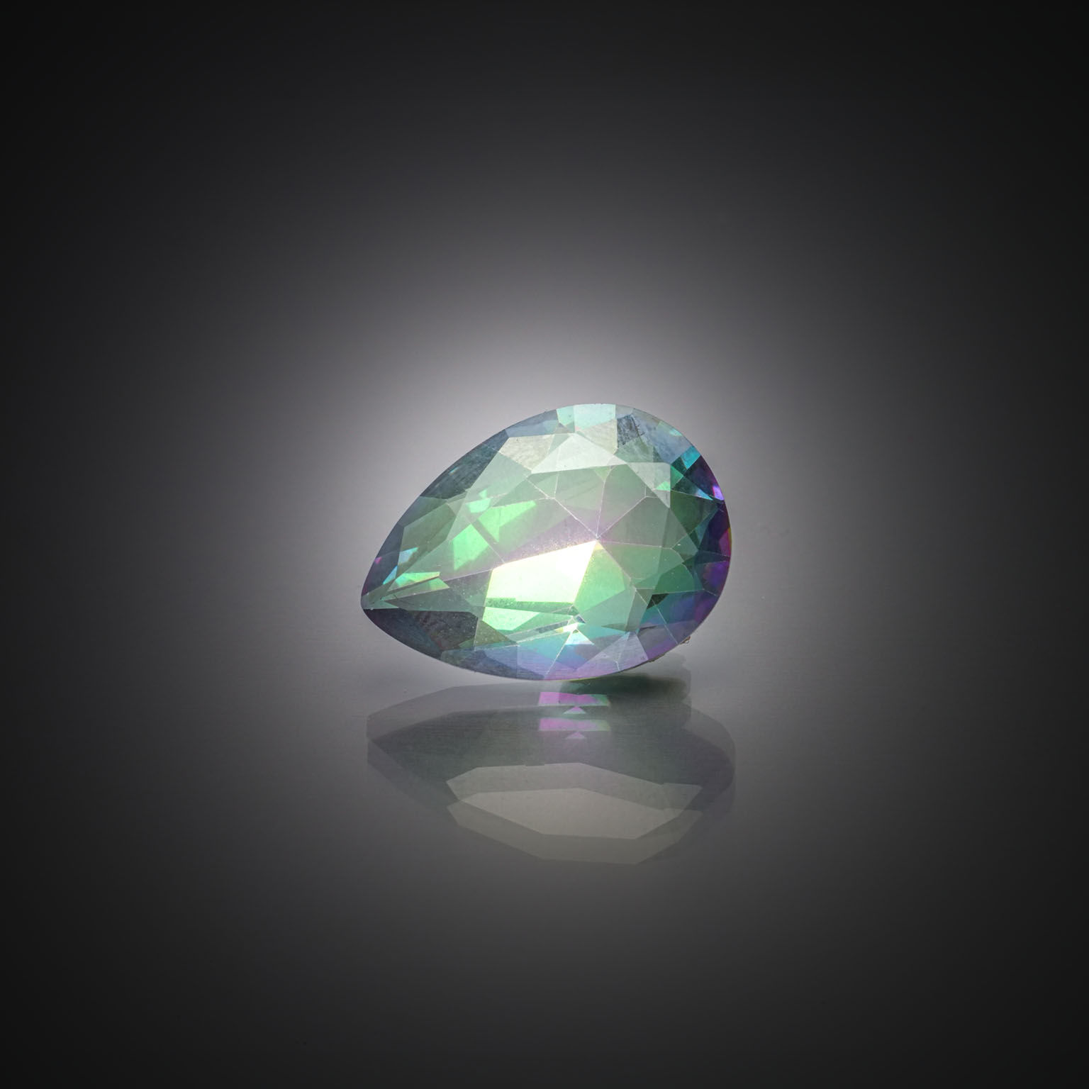 Quartz rose octogonale sur papier. - Lazuli
