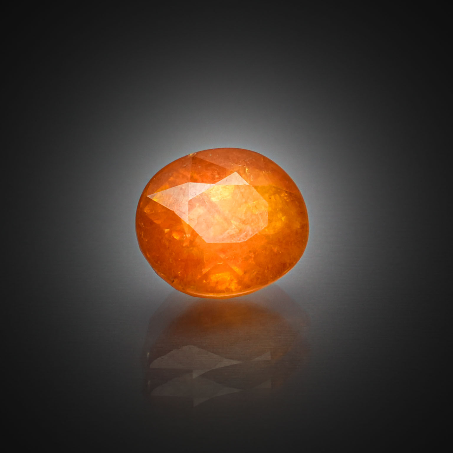Lot de diamants caramels ronds sur papier. - Lazuli