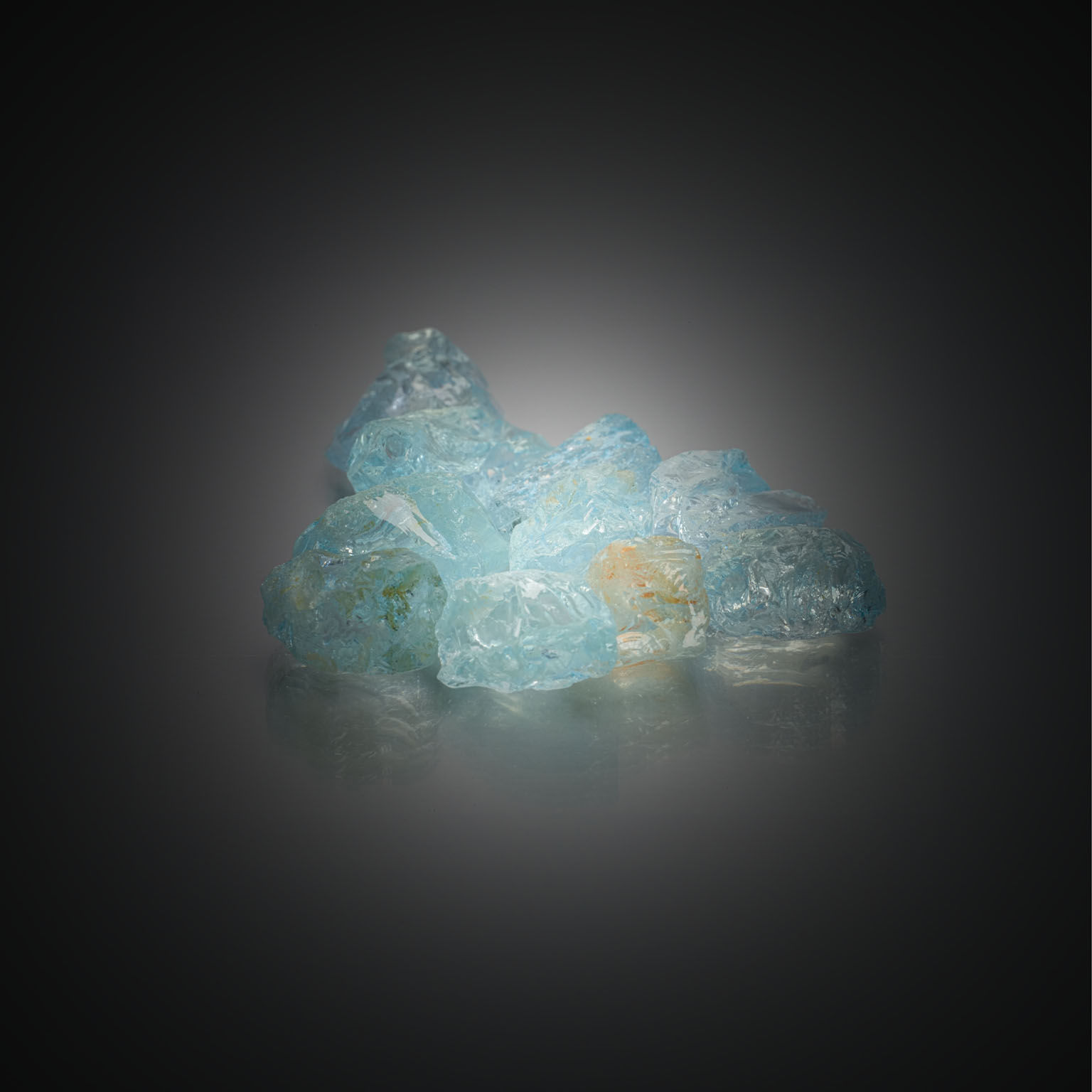 Appairage de saphirs ovales sur papier. - Lazuli