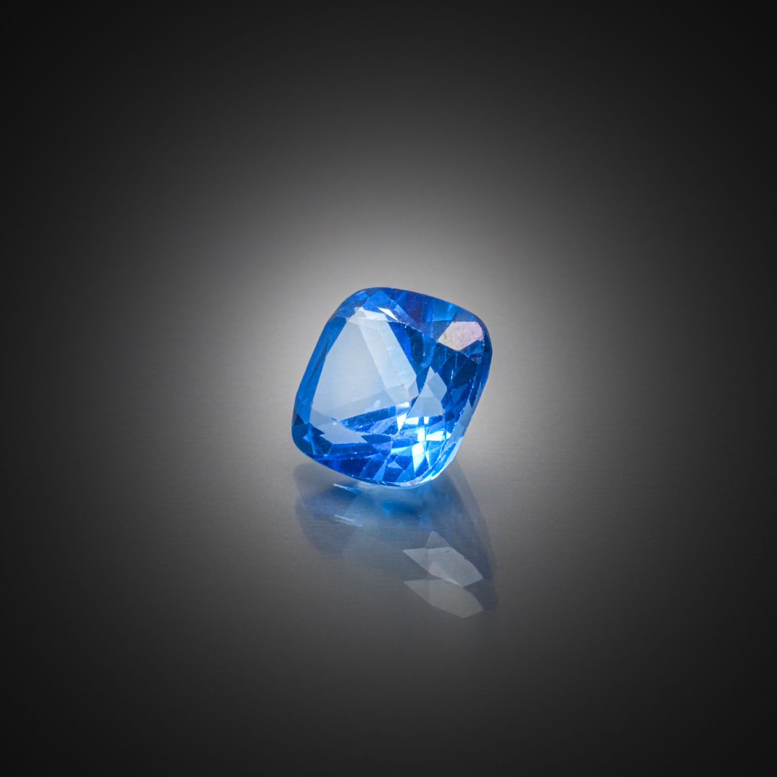 Améthyste (very light) poire sur papier. - Lazuli