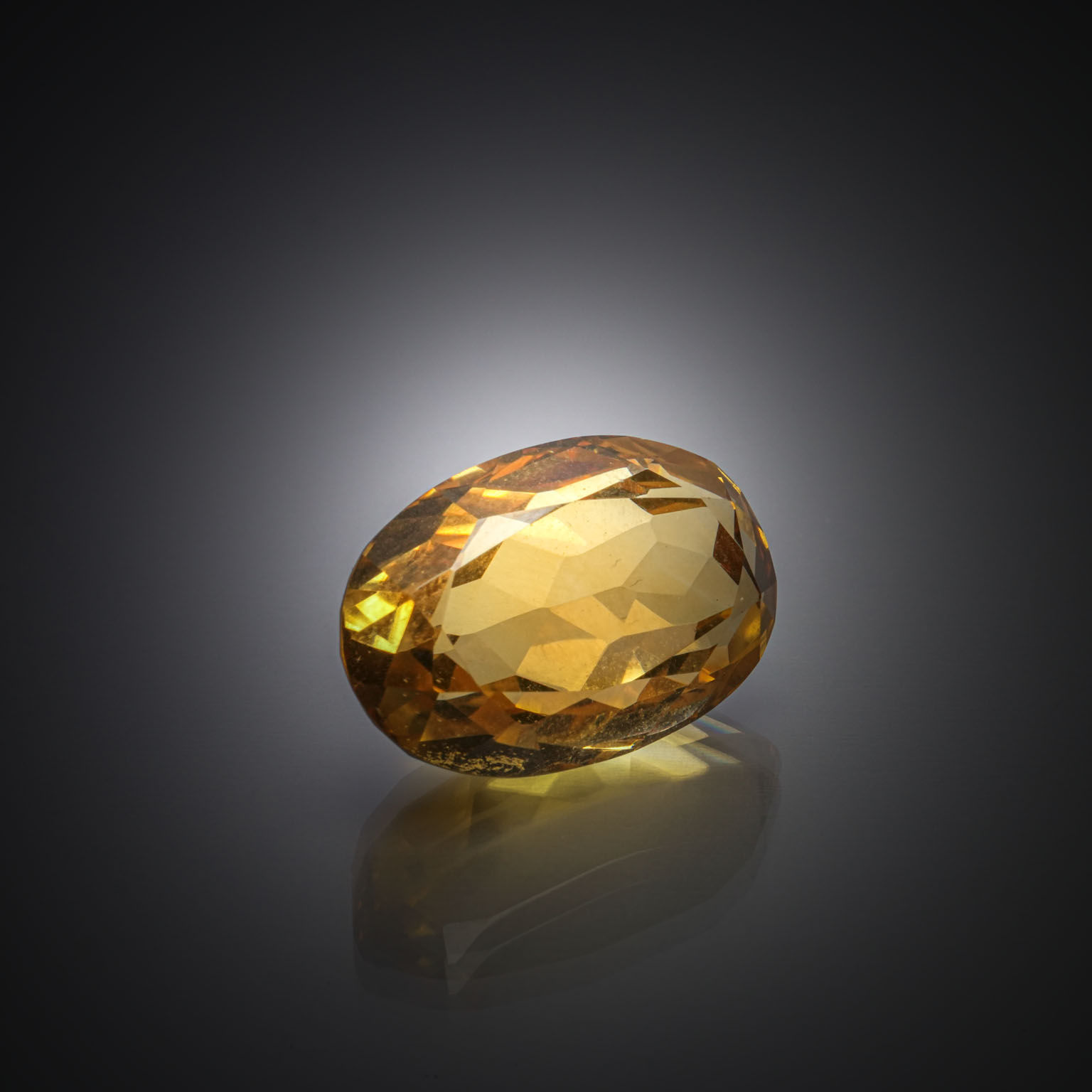 Citrine ovale sur papier. - Lazuli