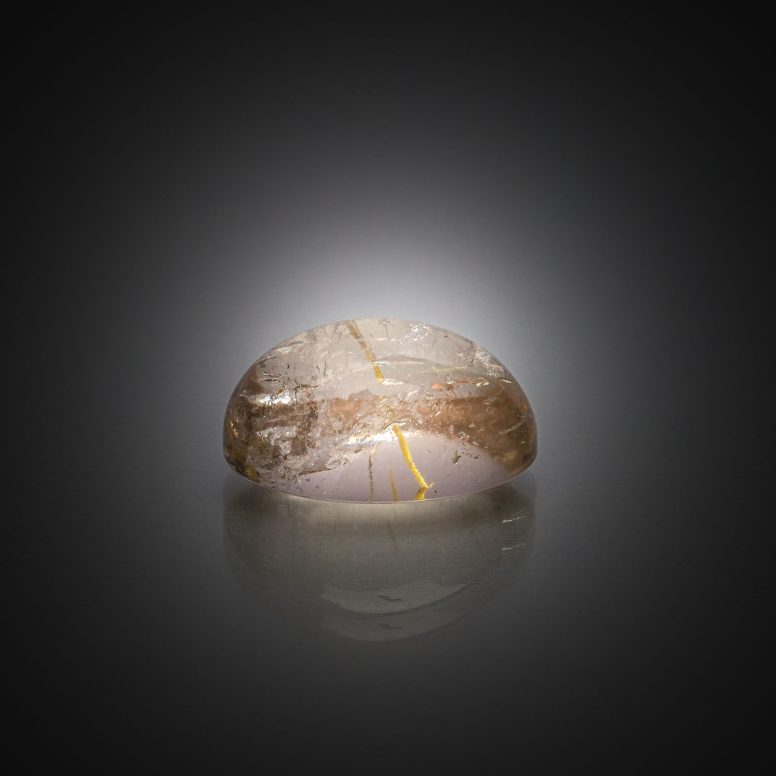 Quartz ovale cabochon sur papier. - Lazuli