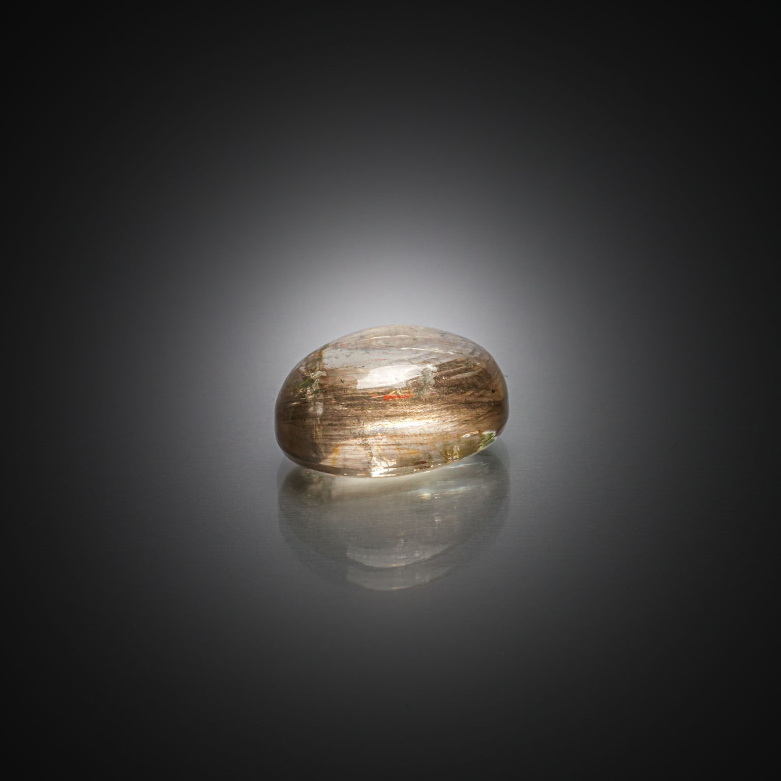 Quartz ovale cabochon sur papier. - Lazuli