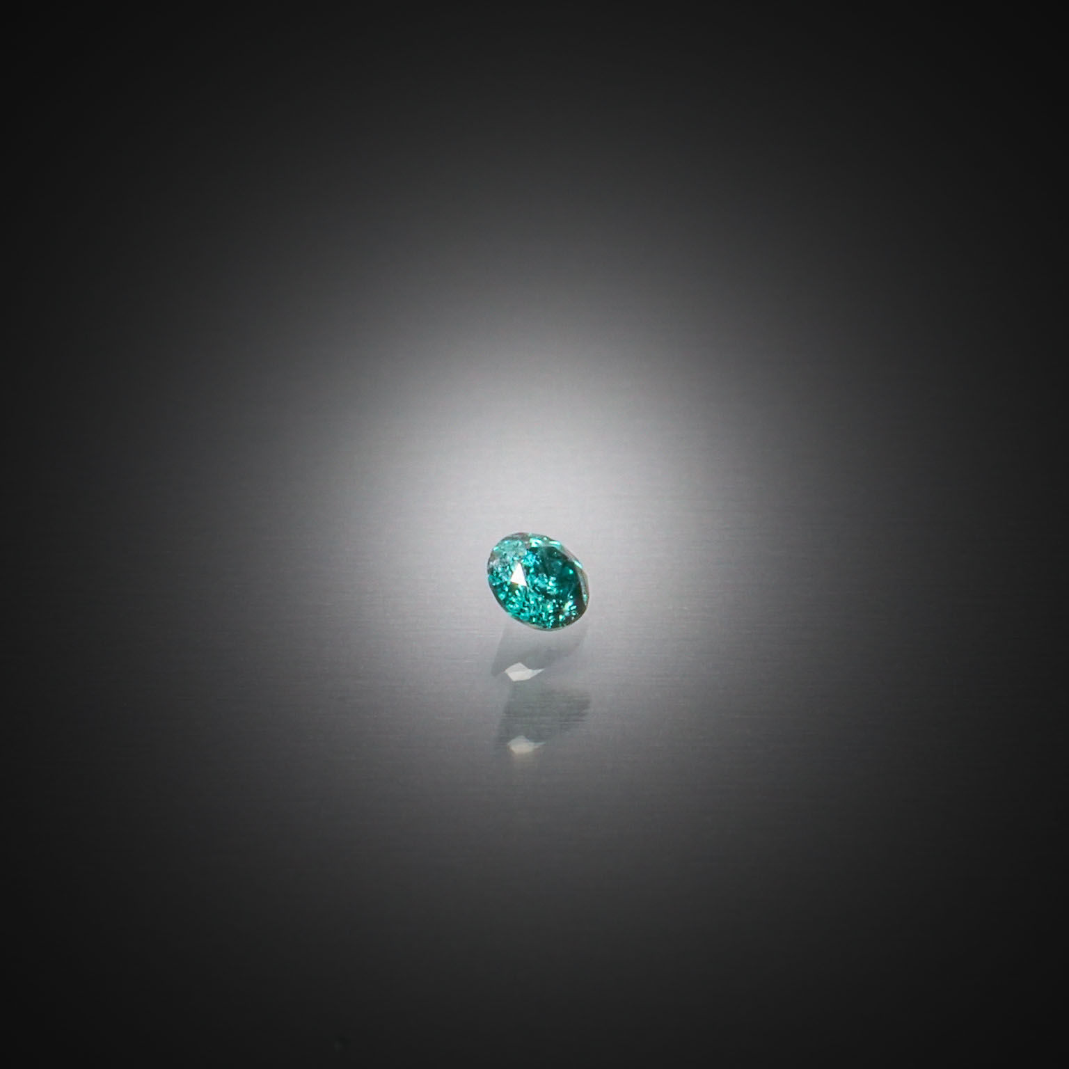 Diamant bleue (fancy) rond sur papier. - Lazuli