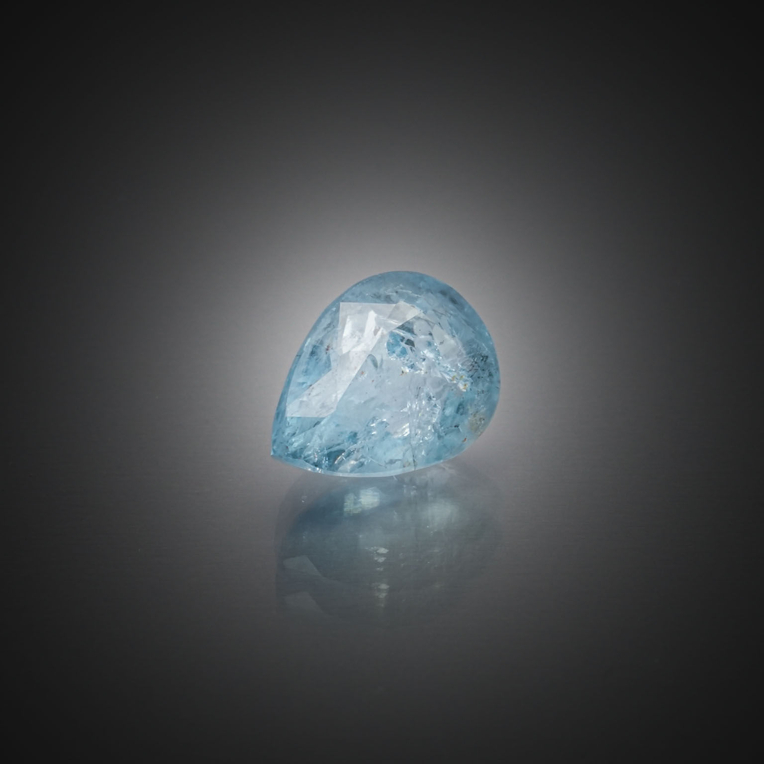 Aigue-marine poire sur papier. - Lazuli