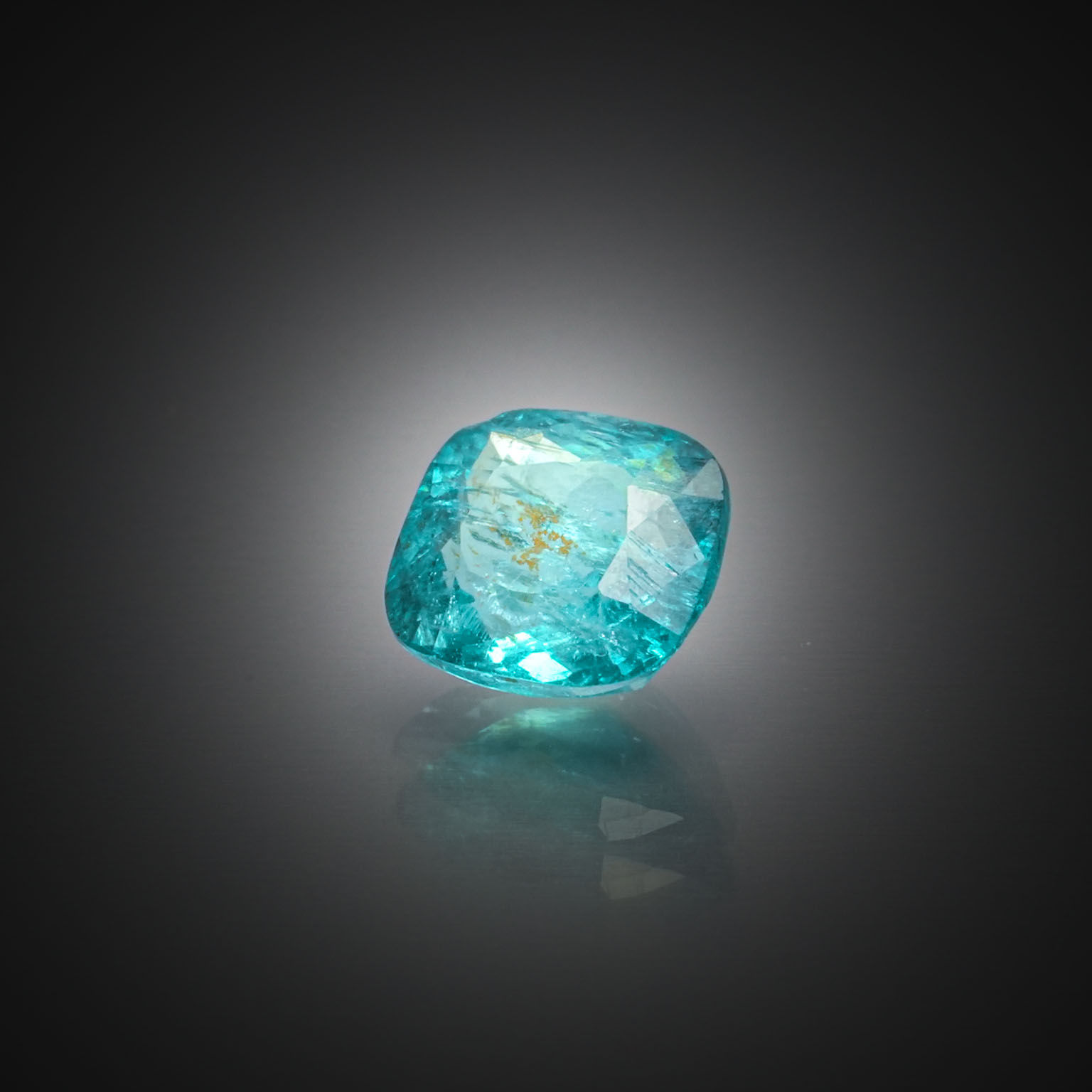 Topaze bleue (Sky Blue) octogonale sur papier. - Lazuli