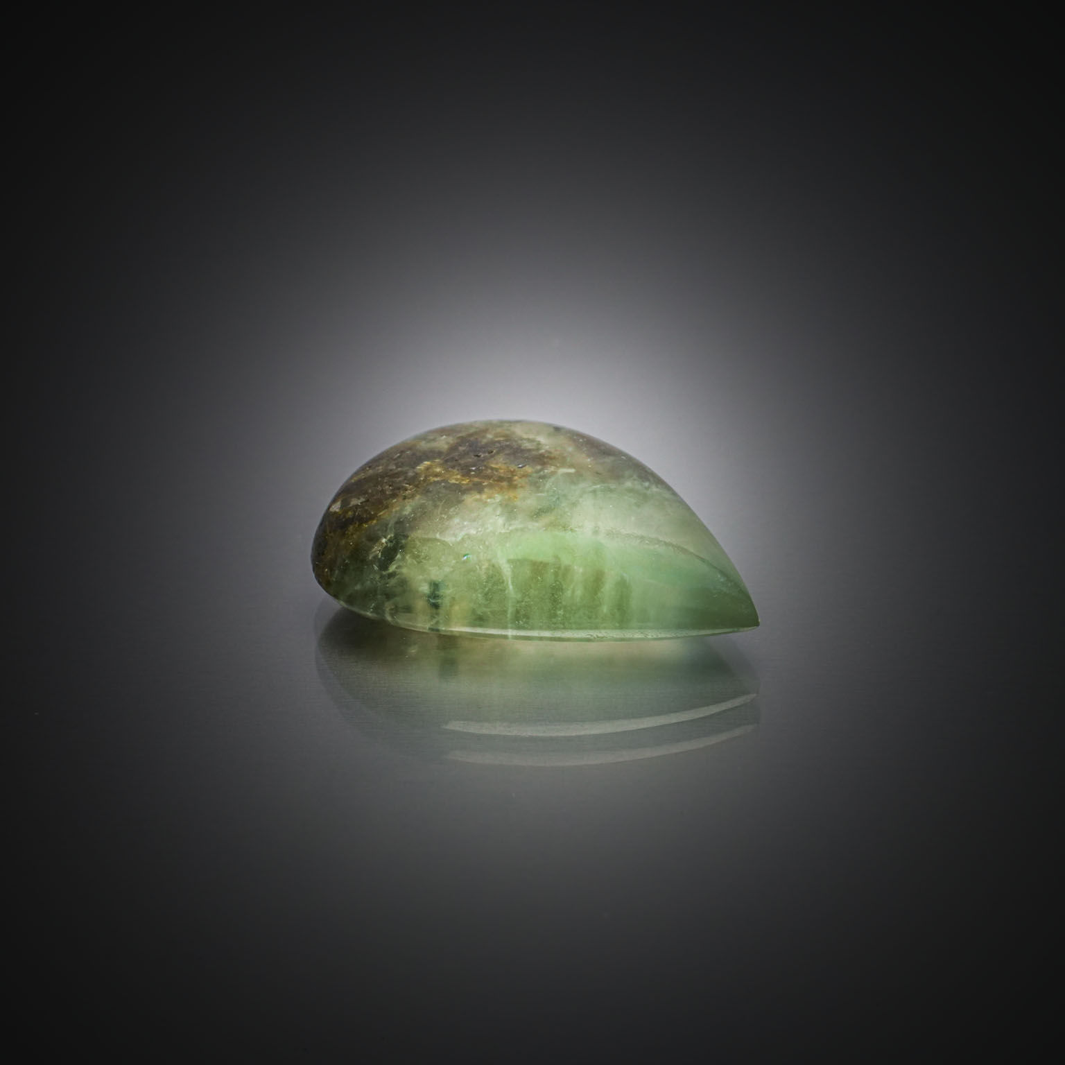 Citrine ovale sur papier. - Lazuli