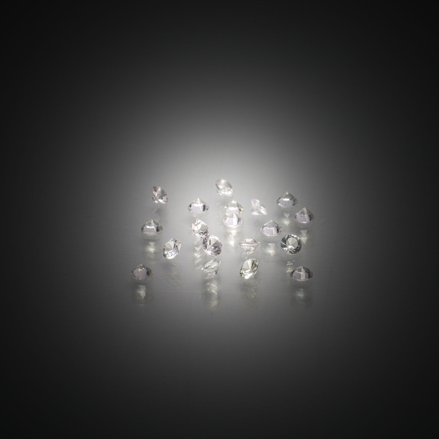 Rubis ovale sur papier. - Lazuli