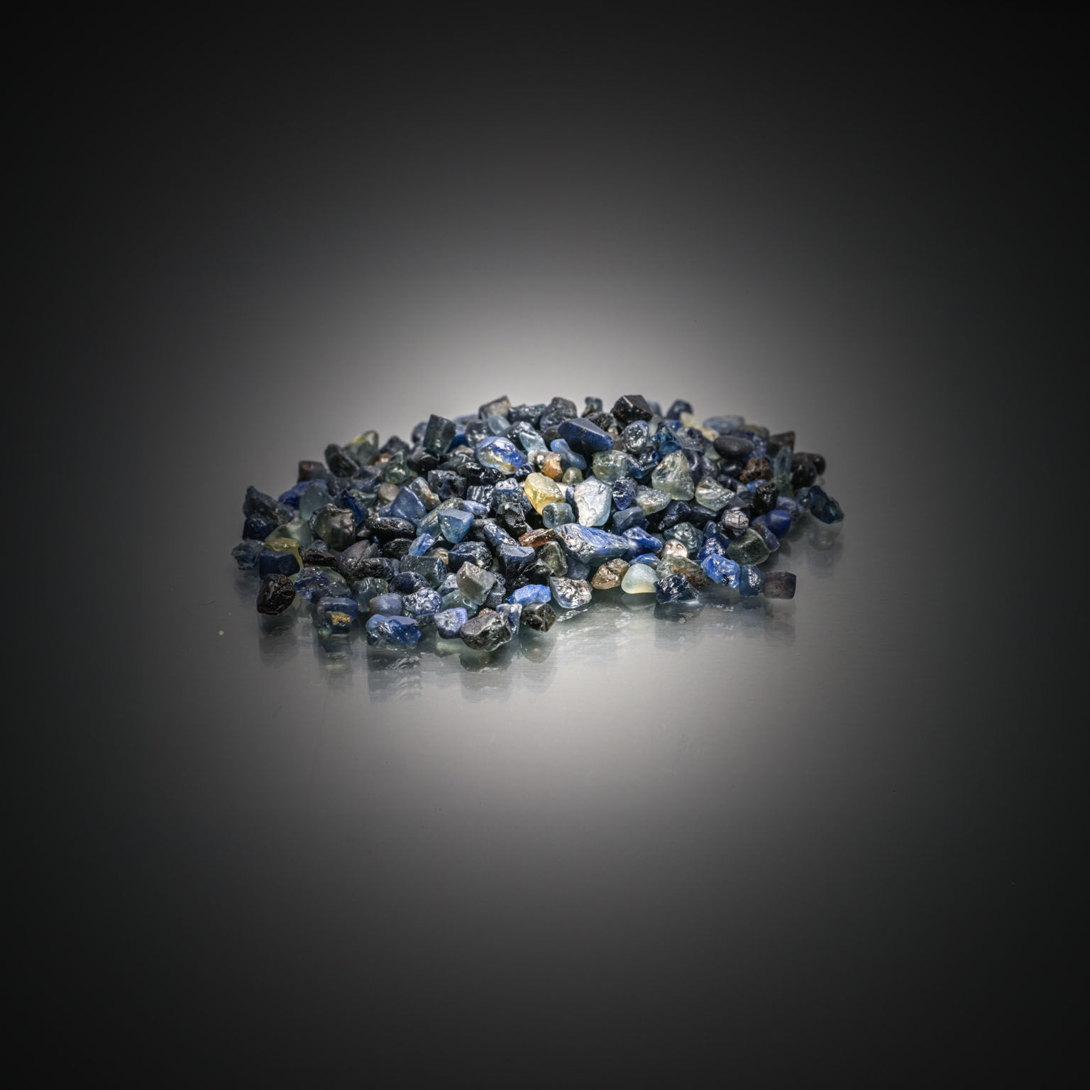 Quartz fumé octogonale sur papier. - Lazuli