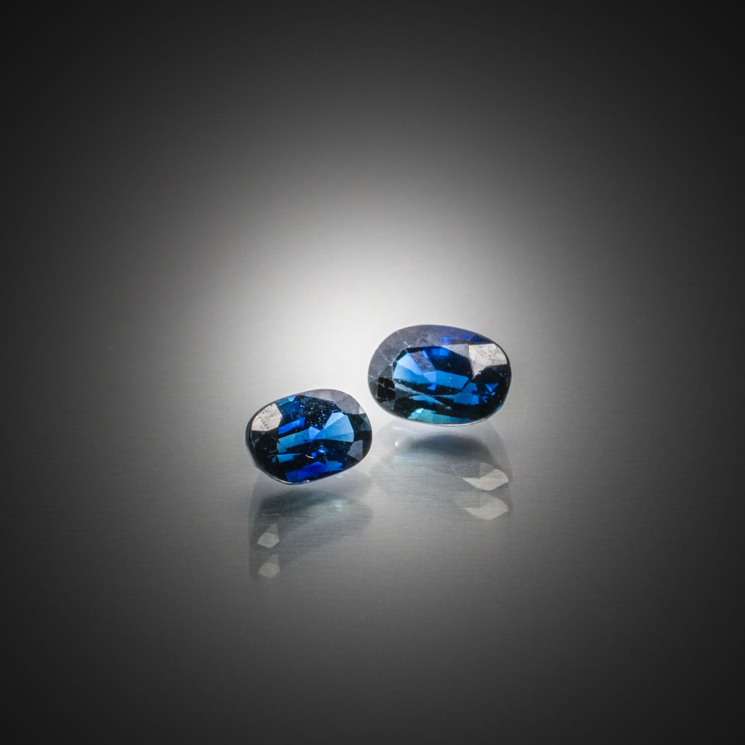 Lot de diamants caramels ronds sur papier. - Lazuli