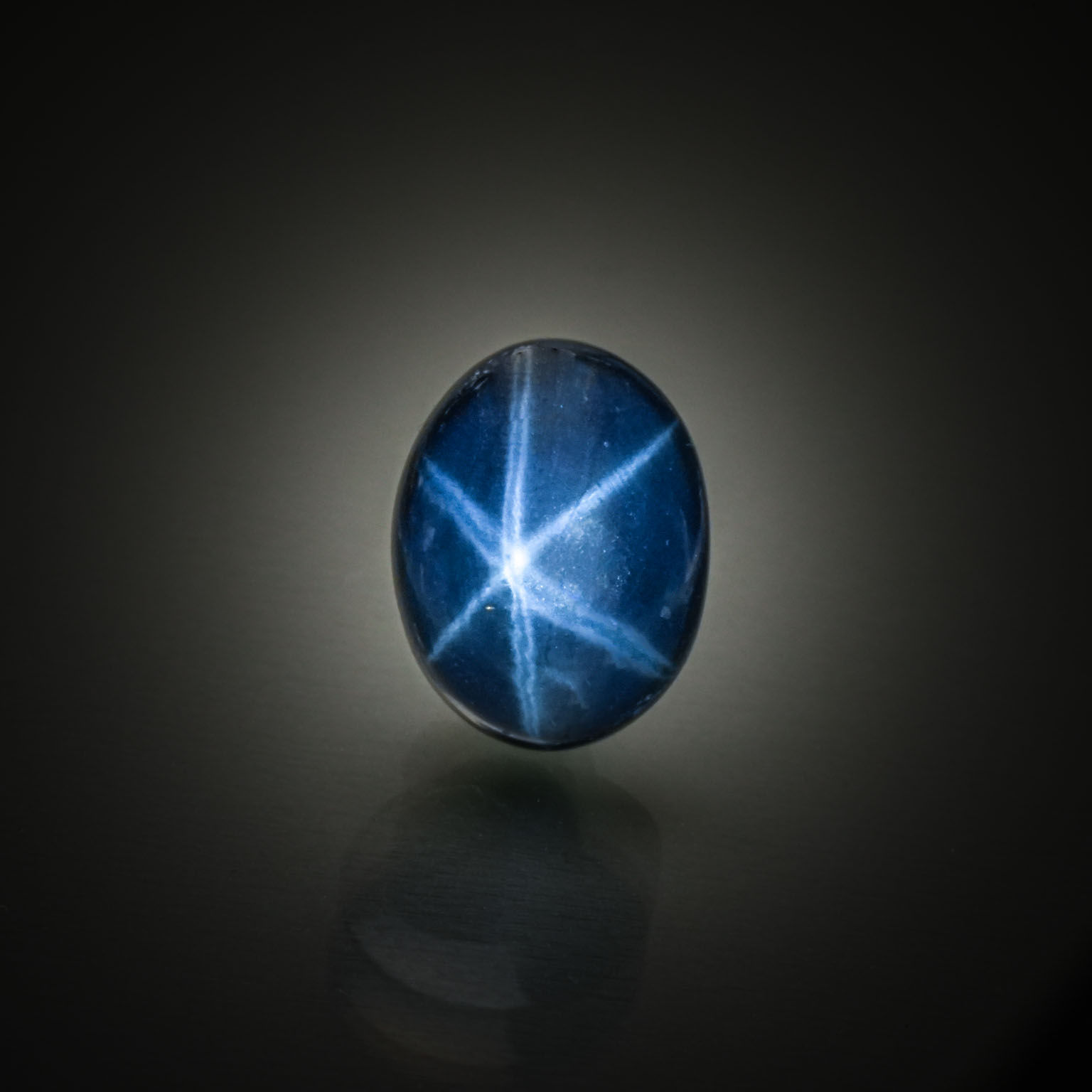 Lot de grenats almandins ronds sur papier. - Lazuli