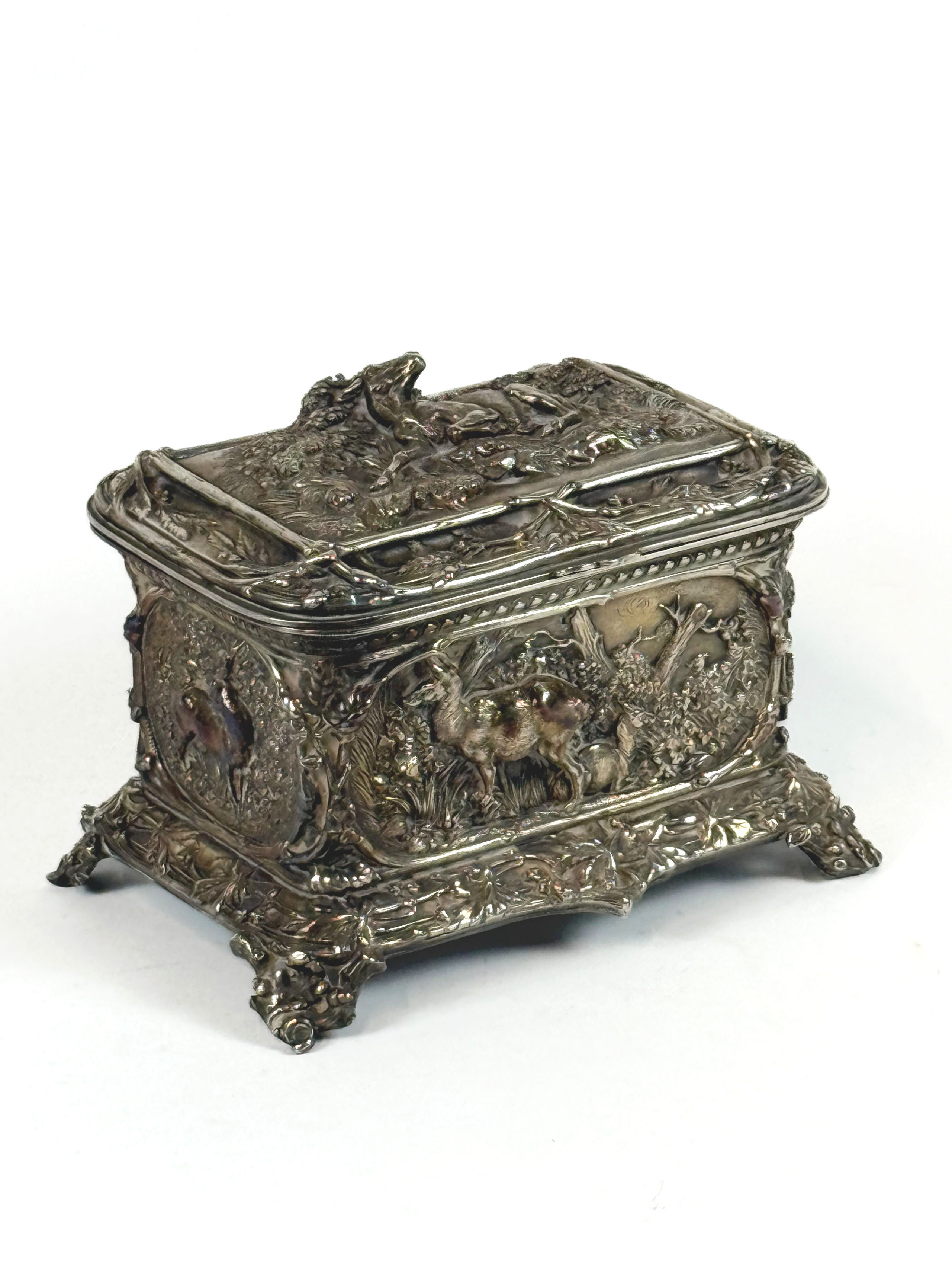 Croix en acier, les vis et la bélière en or jaune  (750 millièmes). - Lazuli