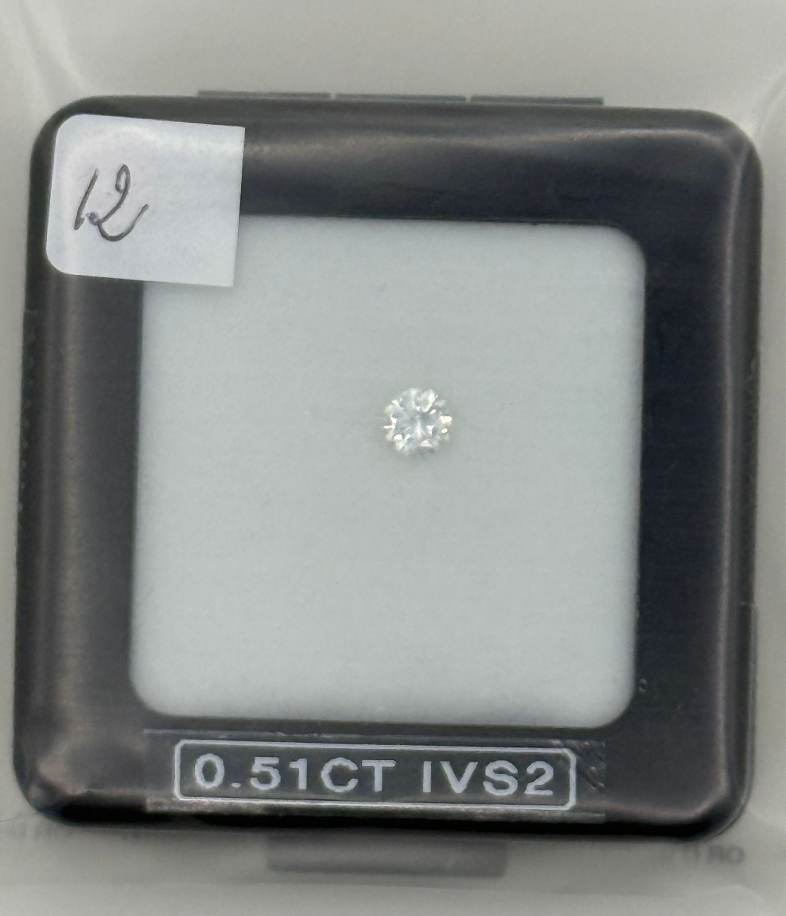 BOUCHERON Paire de boutons de manchette en or jaune (750 millièmes) à maille palmier et ornée de saphirs cabochons. - Lazuli