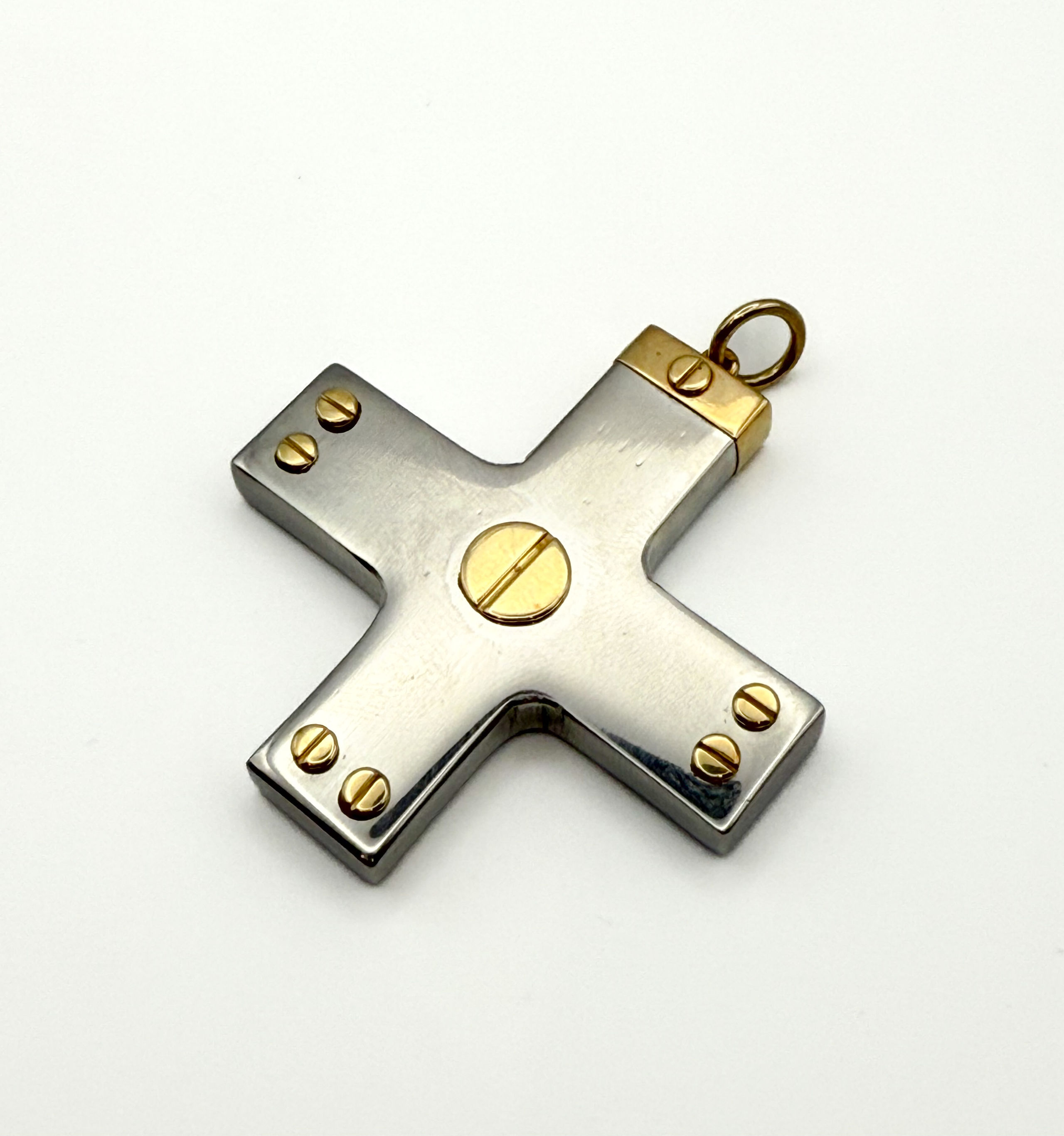 Croix en acier, les vis et la bélière en or jaune  (750 millièmes). - Lazuli