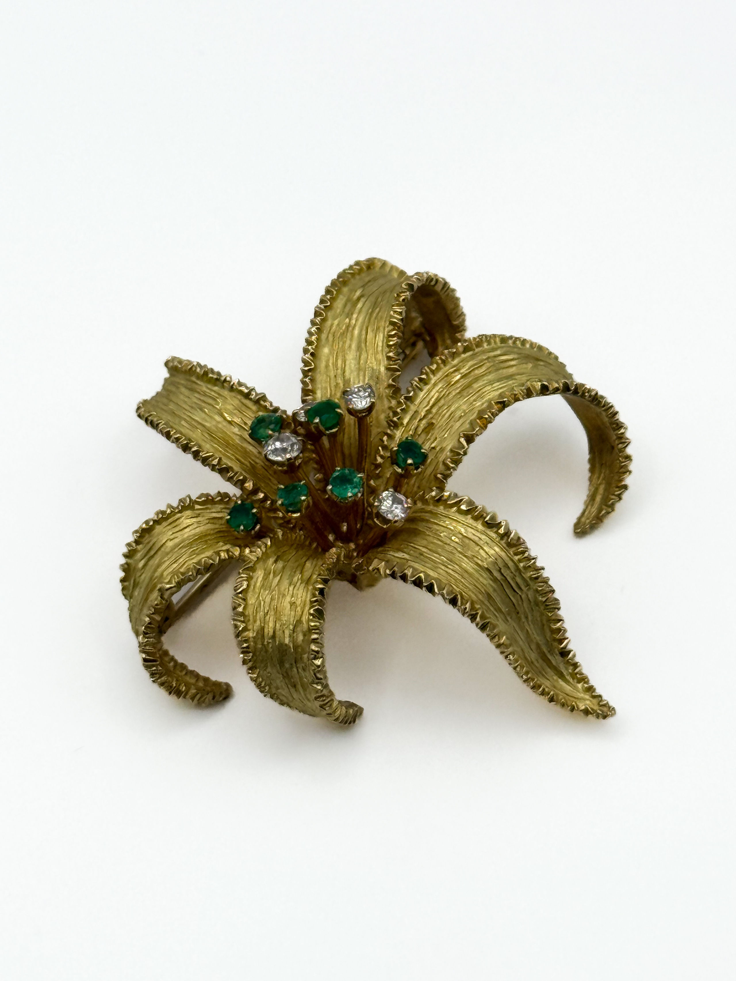 Solitaire en or gris (750 millièmes) orné d&rsquo;un diamant rond taille moderne. - Lazuli