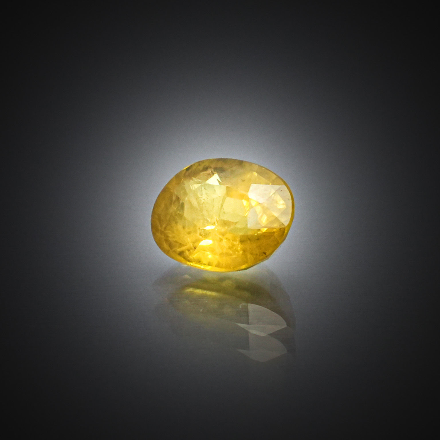 Lot de saphirs jaunes ronds sur papier. - Lazuli
