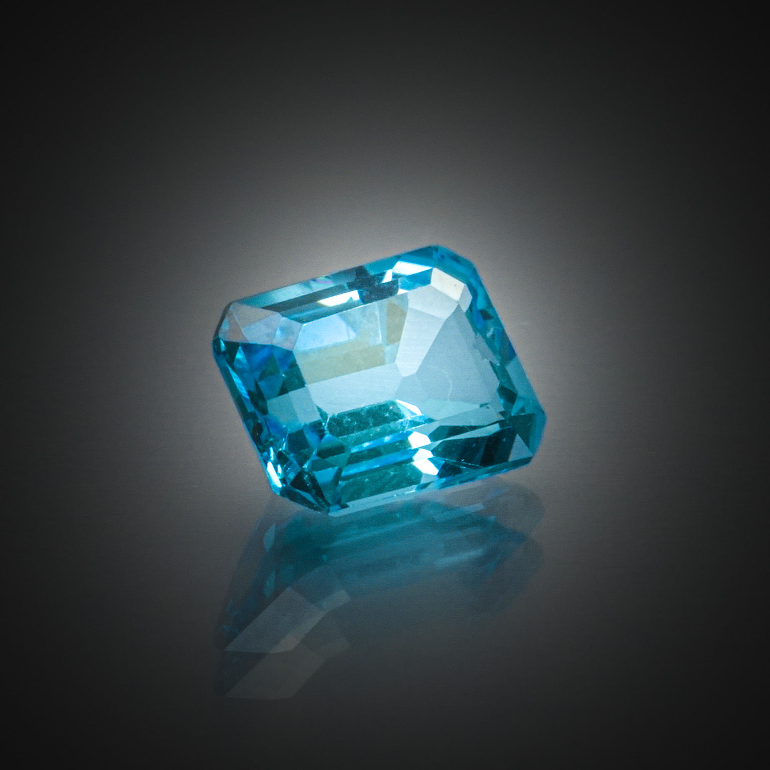 Appairage de tanzanites coussins sur papier. - Lazuli