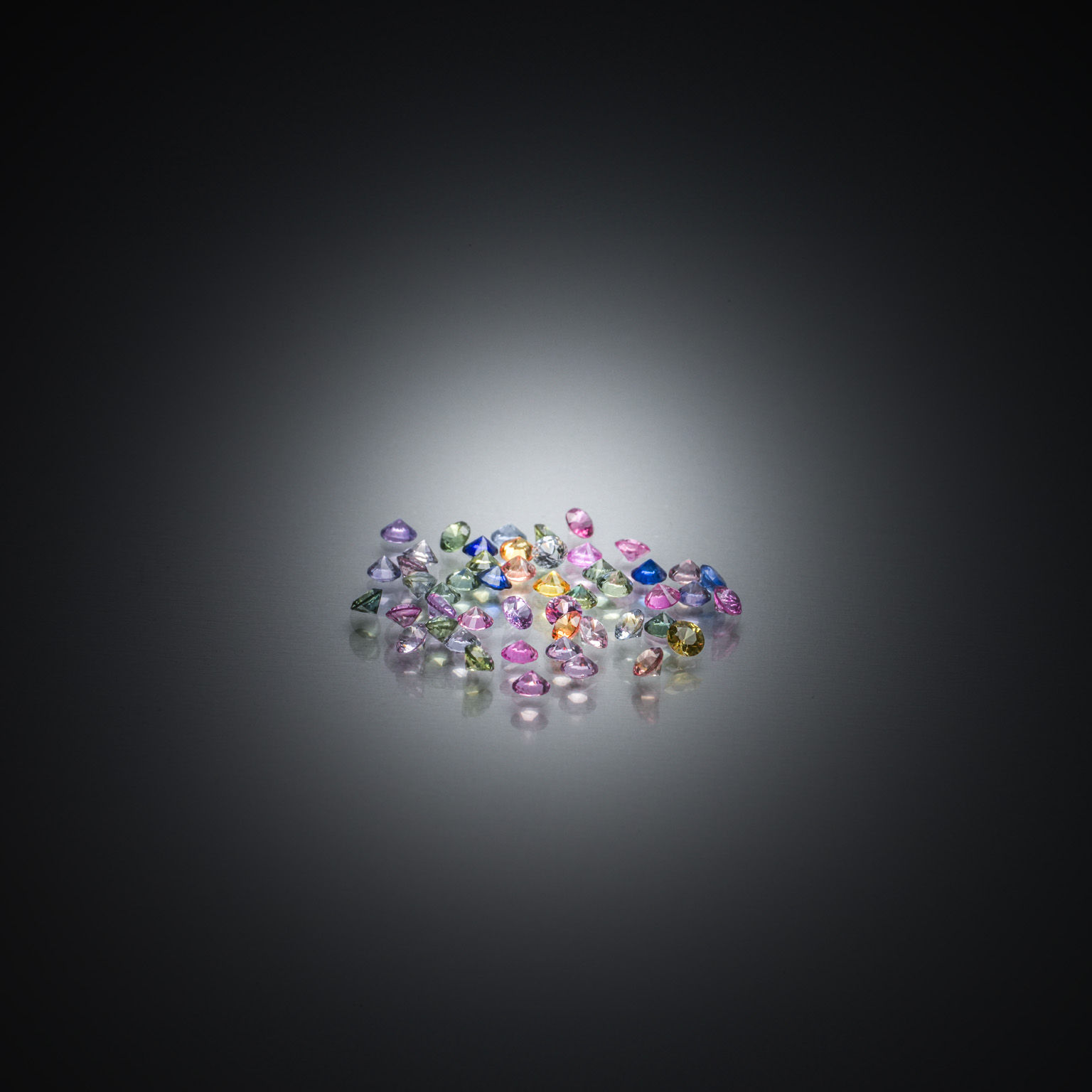 Lot de saphirs ronds sur papier. - Lazuli