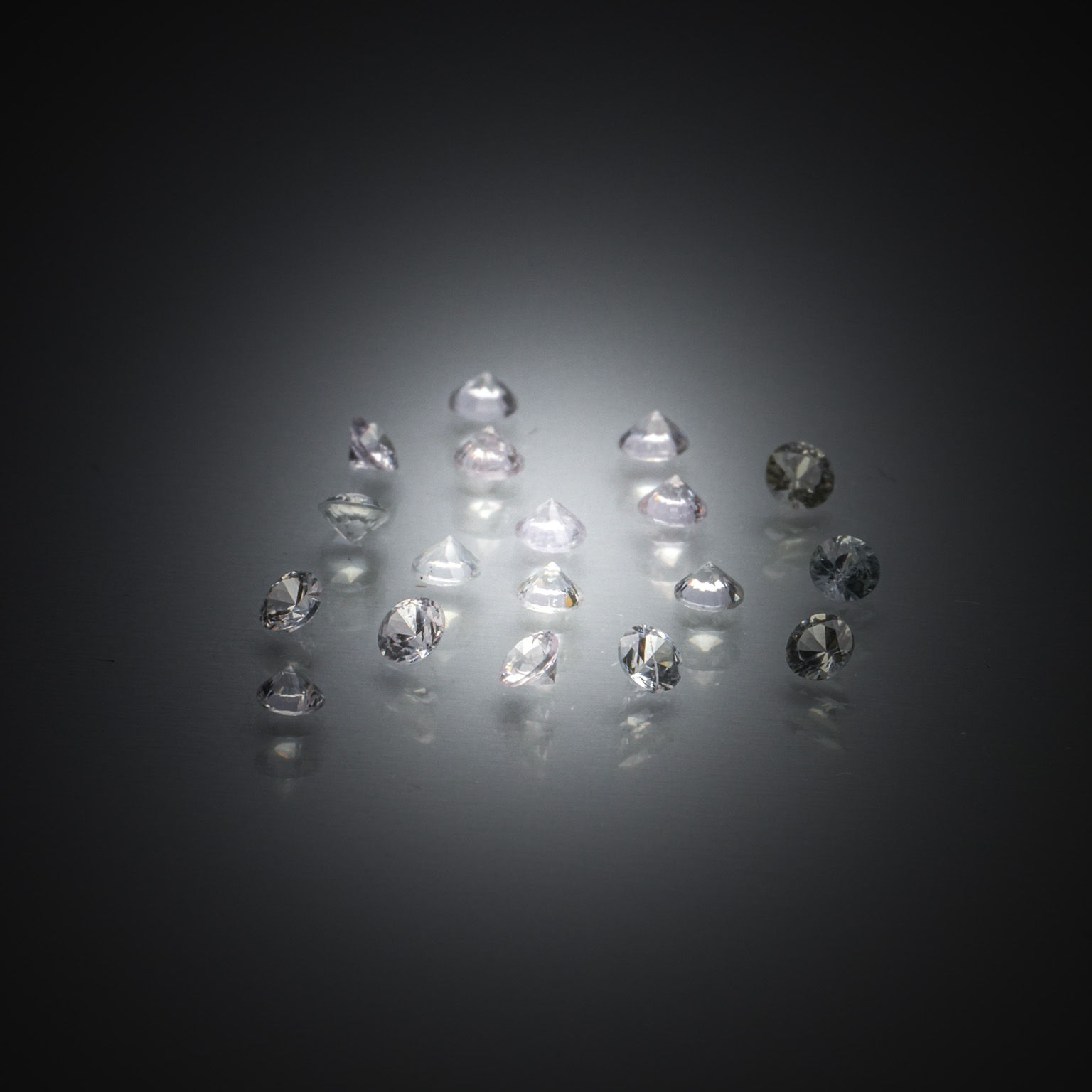 Appairage d&rsquo;opales poires cabochons sur papier. - Lazuli