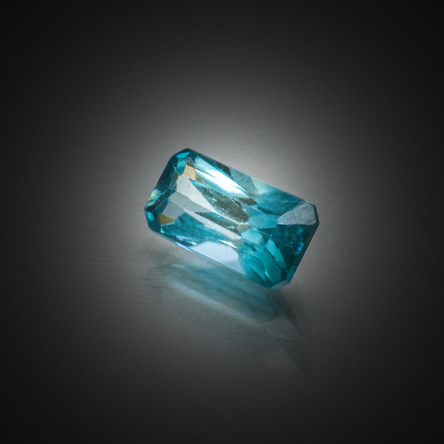 Quartz fumé rond sur papier. - Lazuli